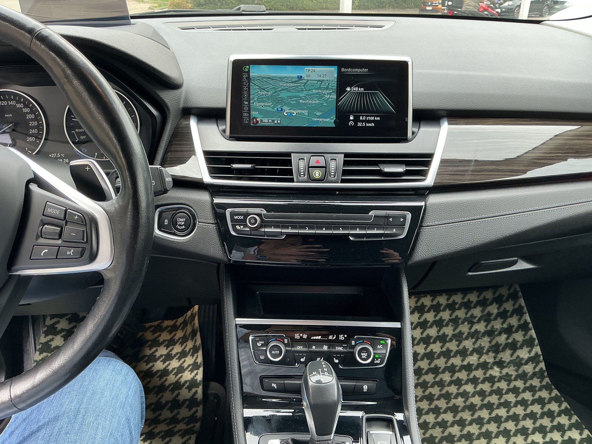 BMW 225i xDrive Active Tourer Luxury Line Steptronic-image-10