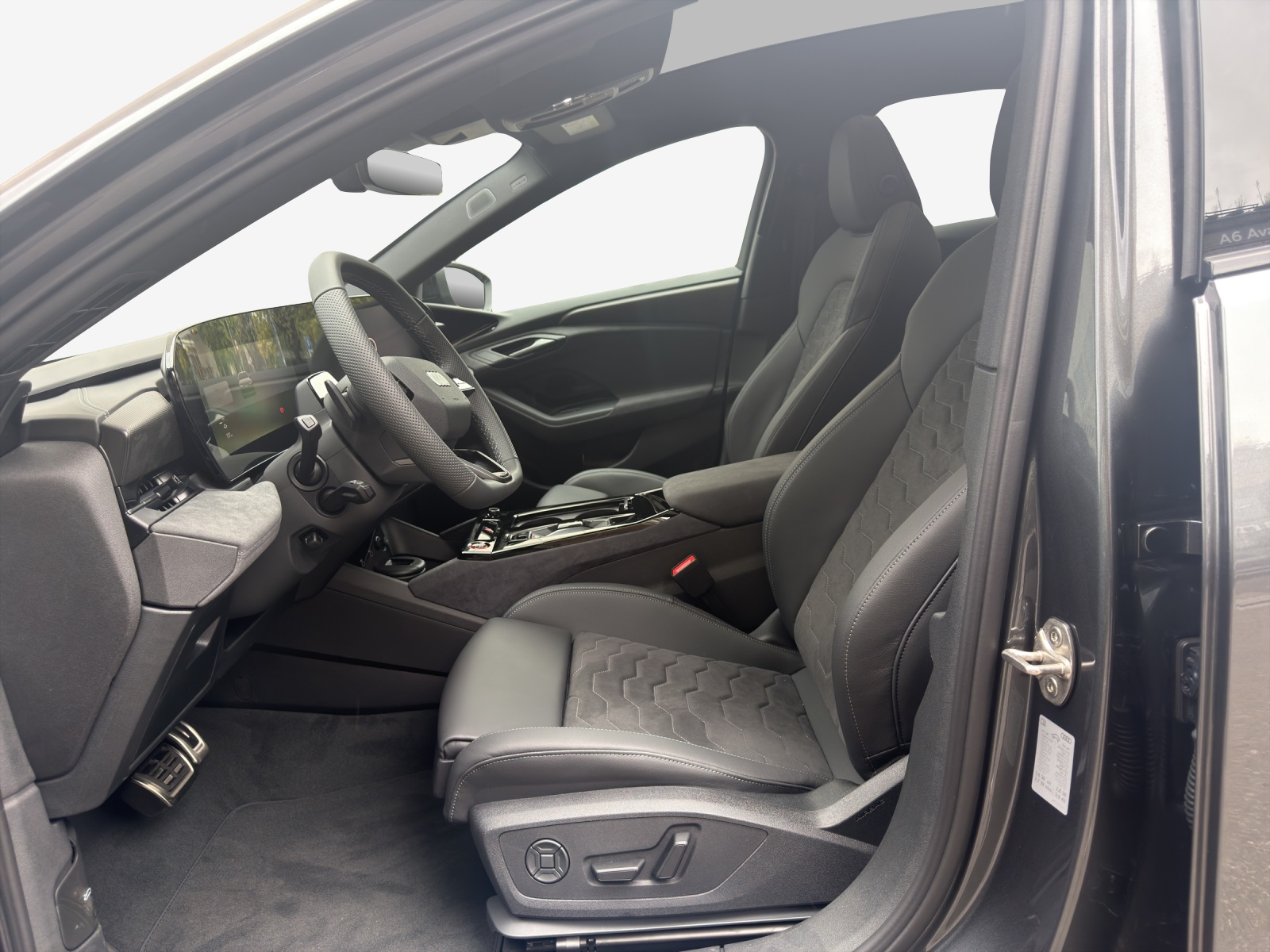AUDI A6 Avant e-tron quattro-image-7