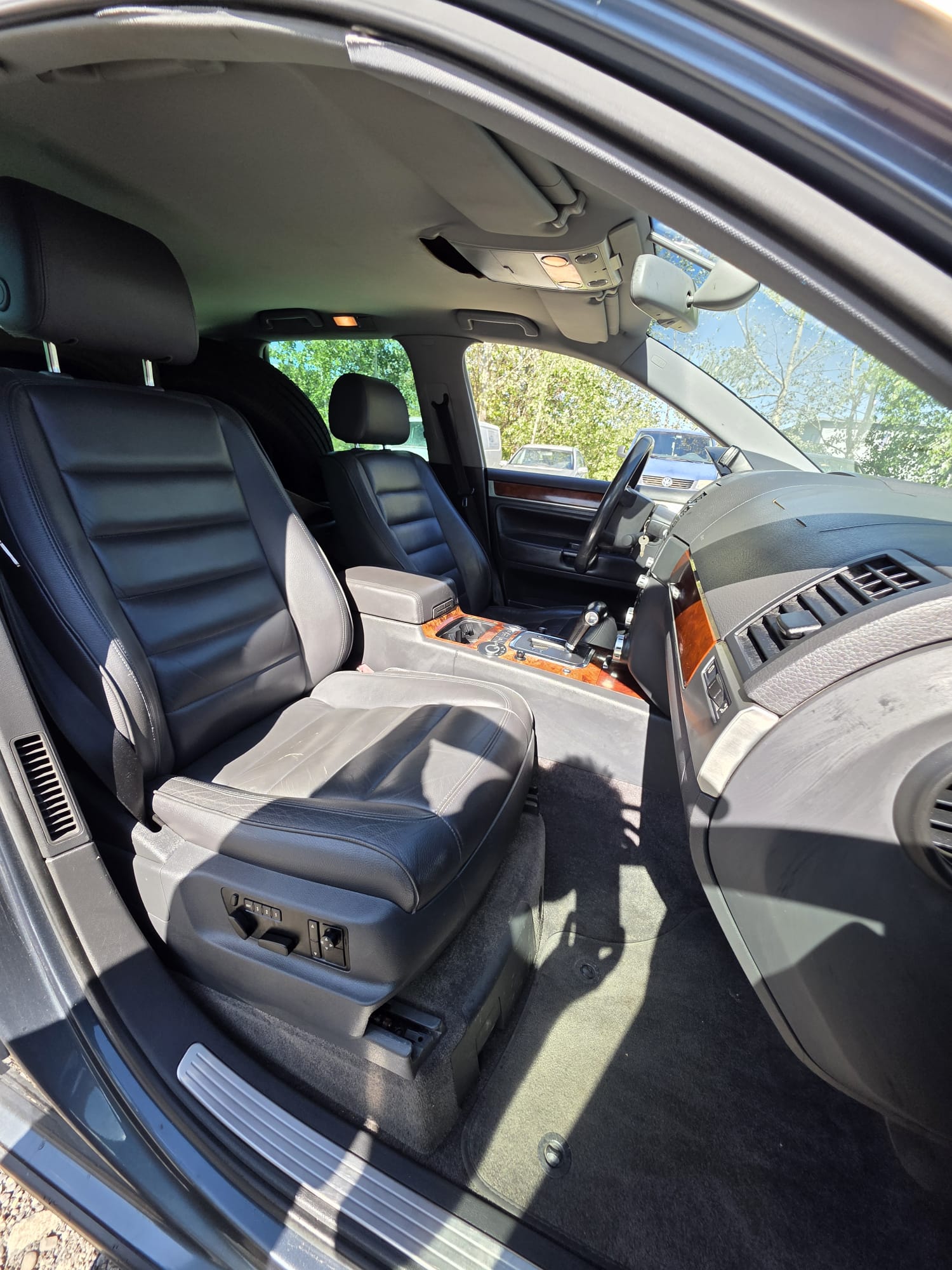 VW Touareg 5.0 TDI V10 Automatic-image-7