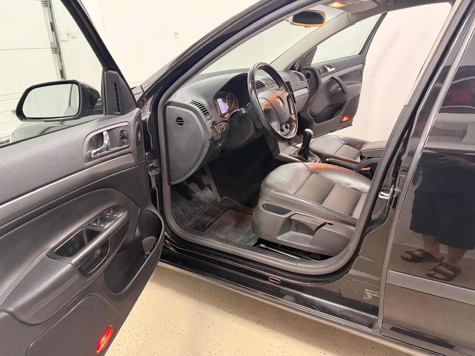 SKODA Octavia 1.9 TDI Swiss Adventure 4x4-image-11