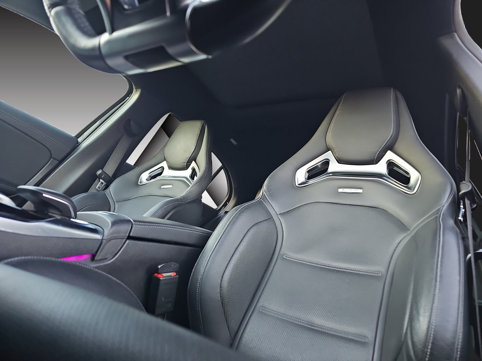 MERCEDES-BENZ A 35 AMG 4Matic Speedshift-image-12