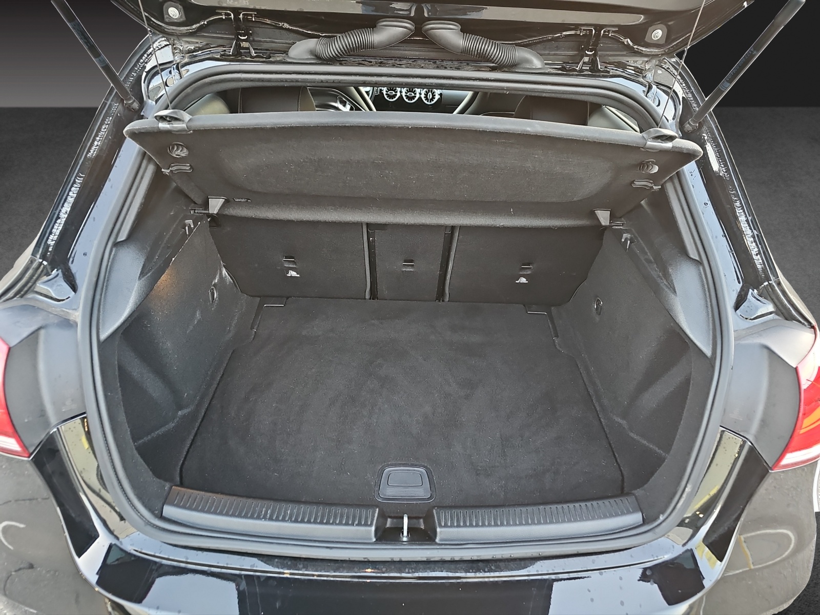 MERCEDES-BENZ A 35 AMG 4Matic Speedshift-image-6