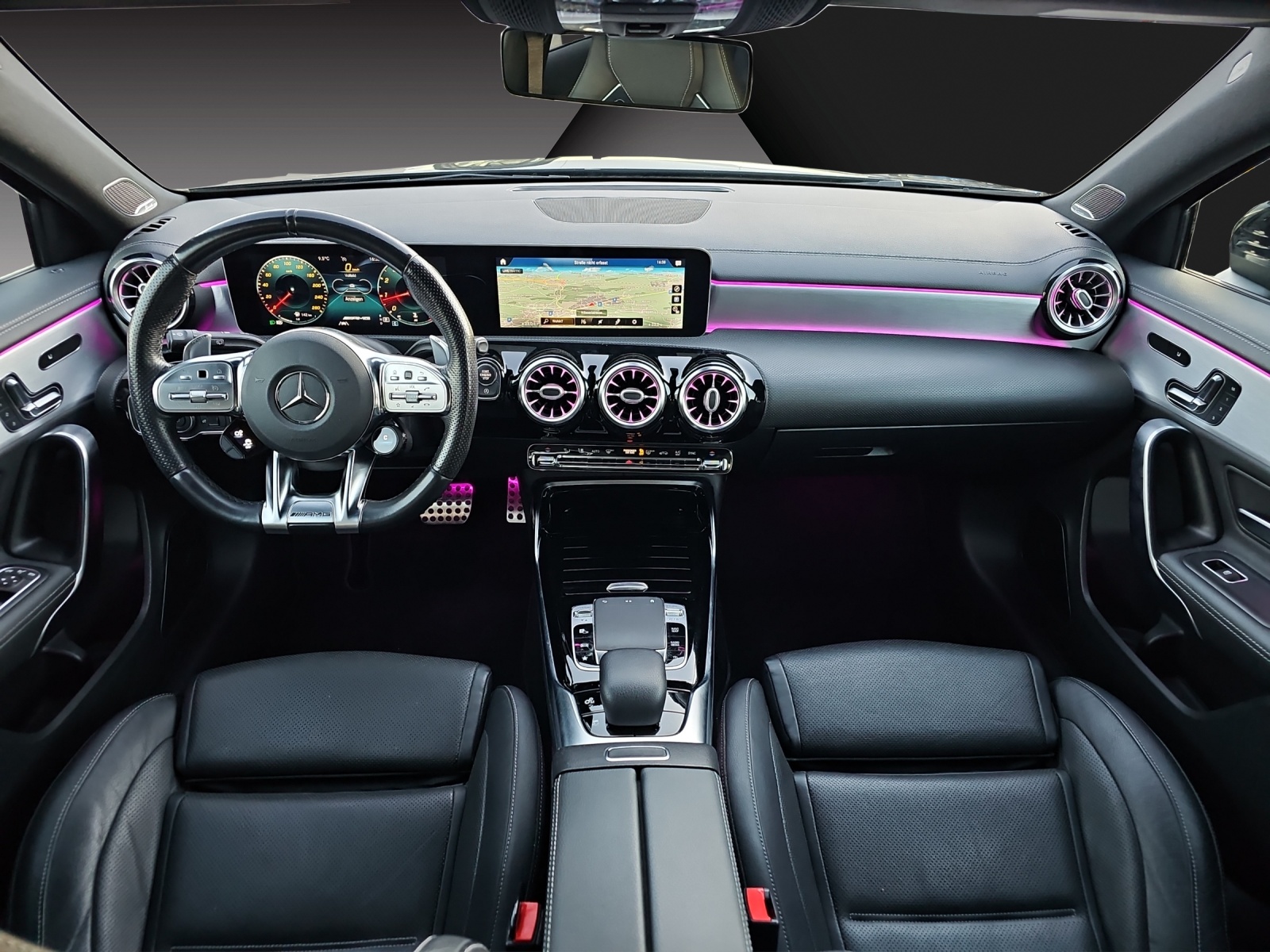 MERCEDES-BENZ A 35 AMG 4Matic Speedshift-image-8