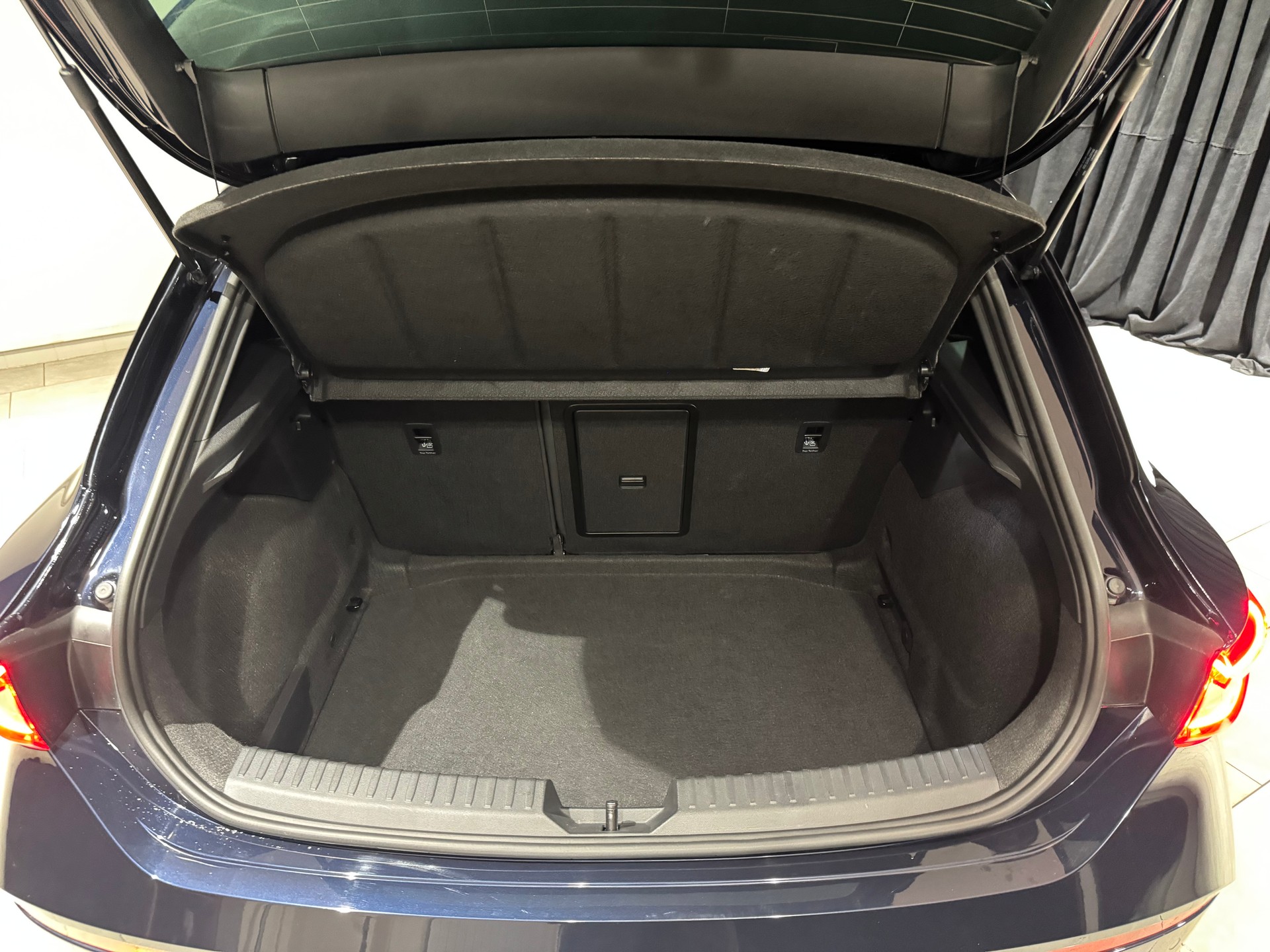 CUPRA LEON VZ 2.0 TSI DSG | 1.Hand | CH |-image-24