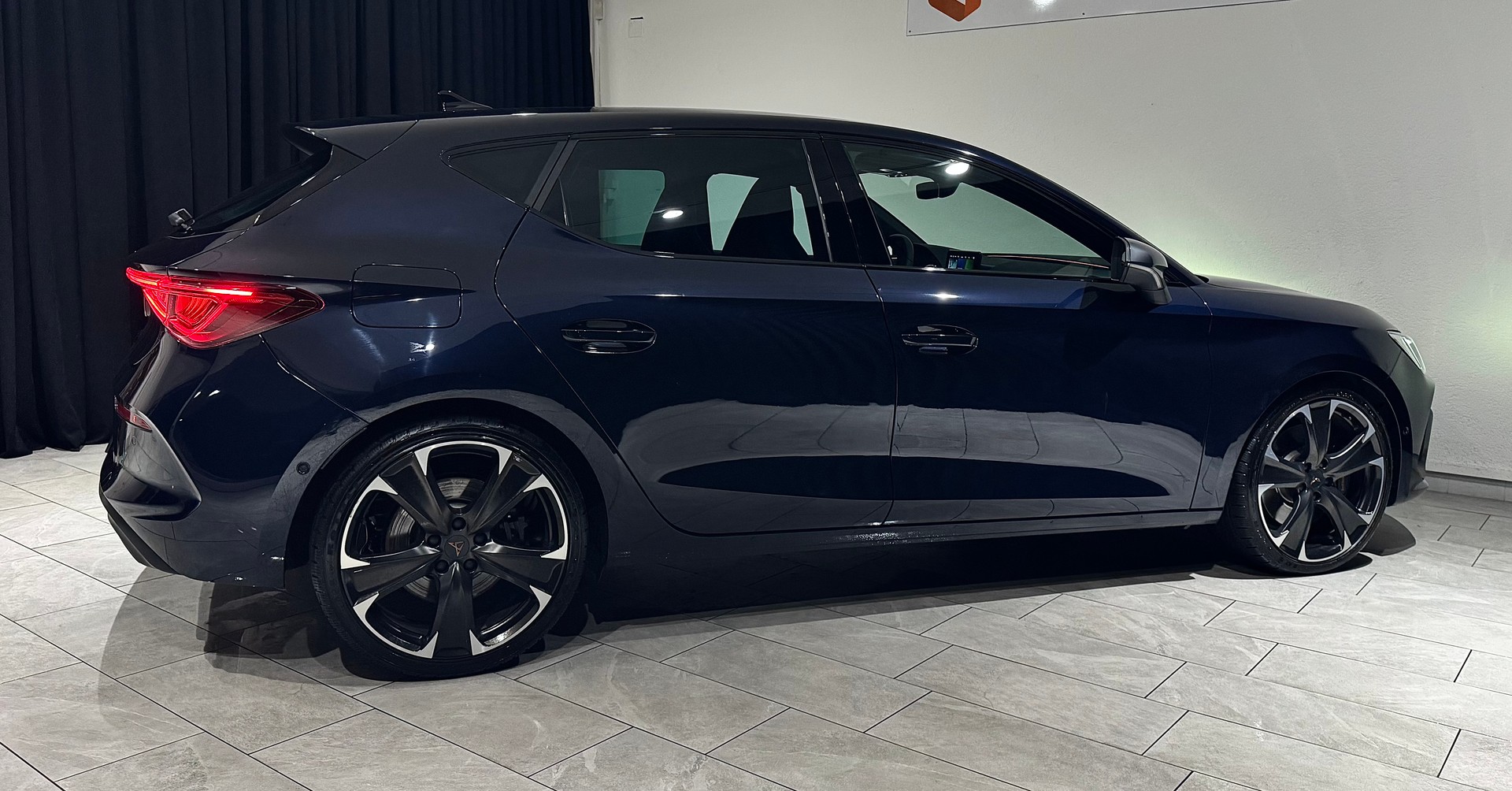 CUPRA LEON VZ 2.0 TSI DSG | 1.Hand | CH |-image-9
