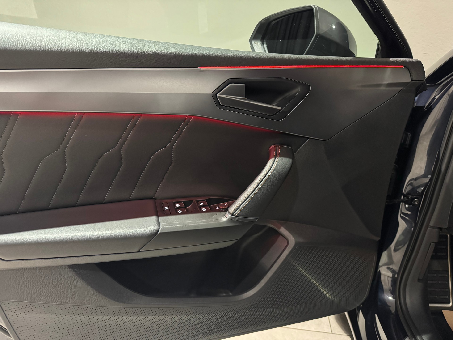 CUPRA LEON VZ 2.0 TSI DSG | 1.Hand | CH |-image-21