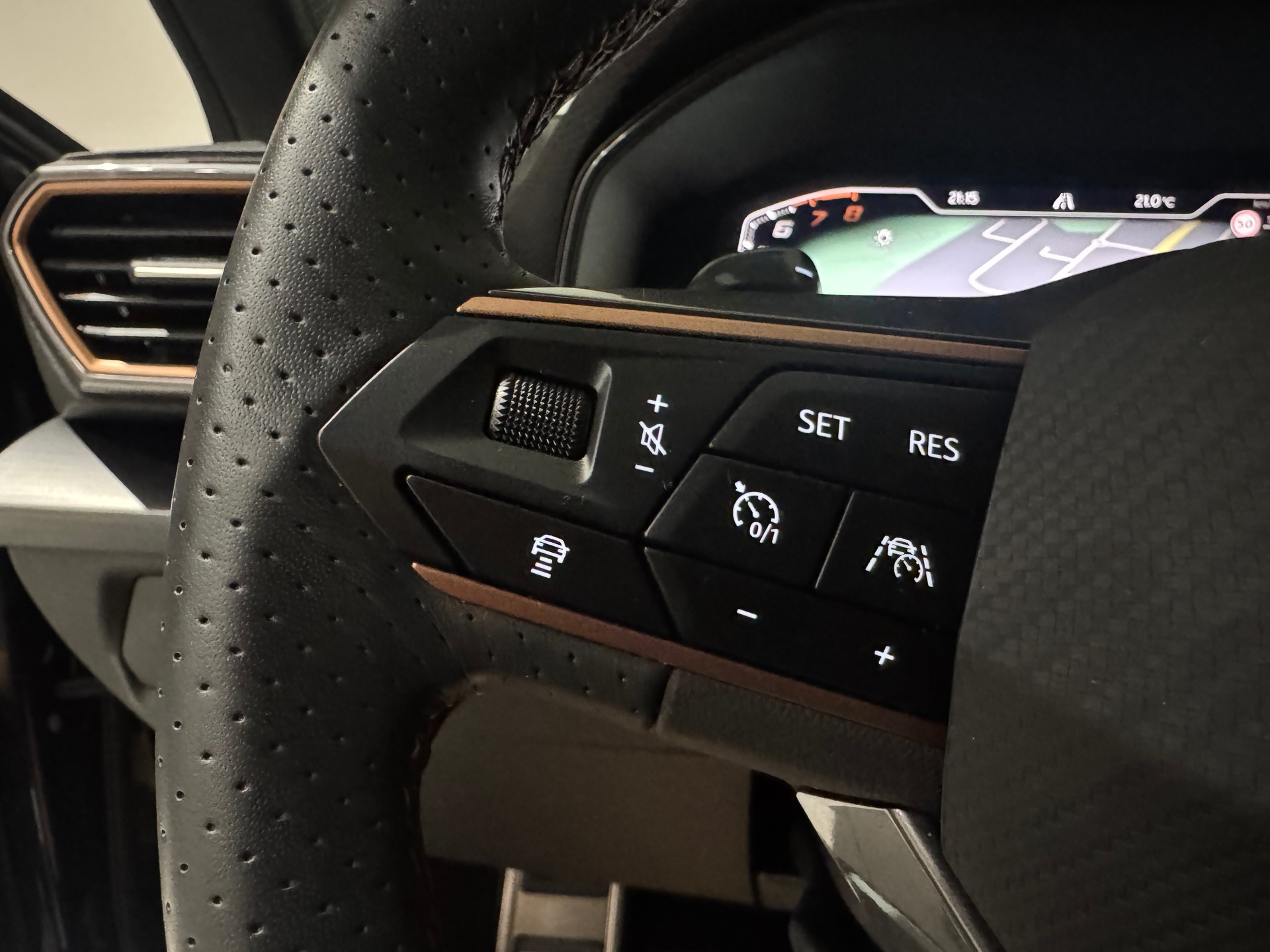CUPRA LEON VZ 2.0 TSI DSG | 1.Hand | CH |-image-22