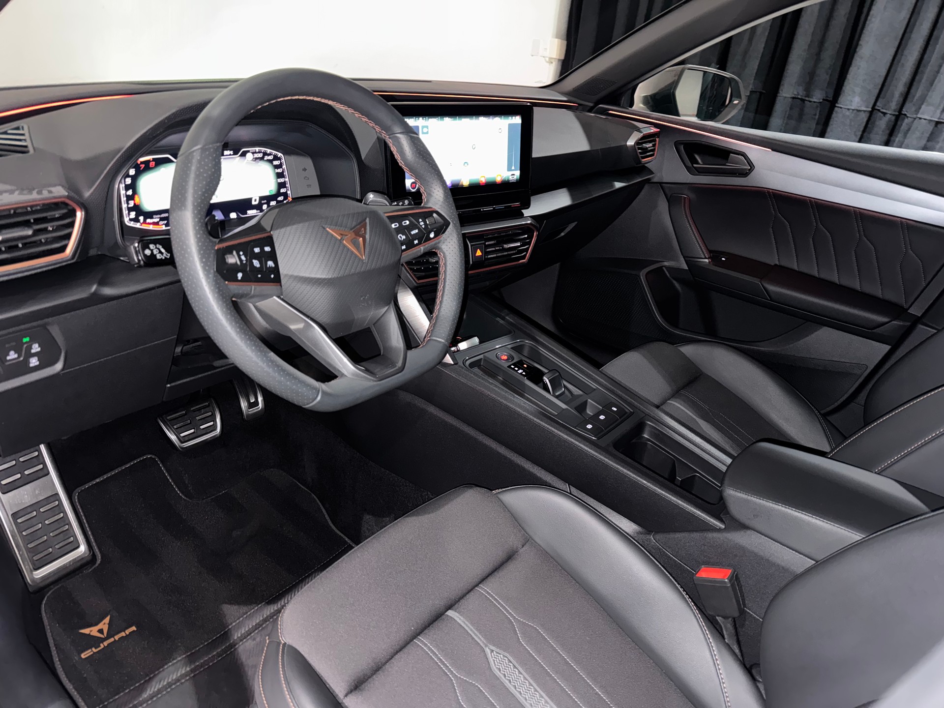 CUPRA LEON VZ 2.0 TSI DSG | 1.Hand | CH |-image-12