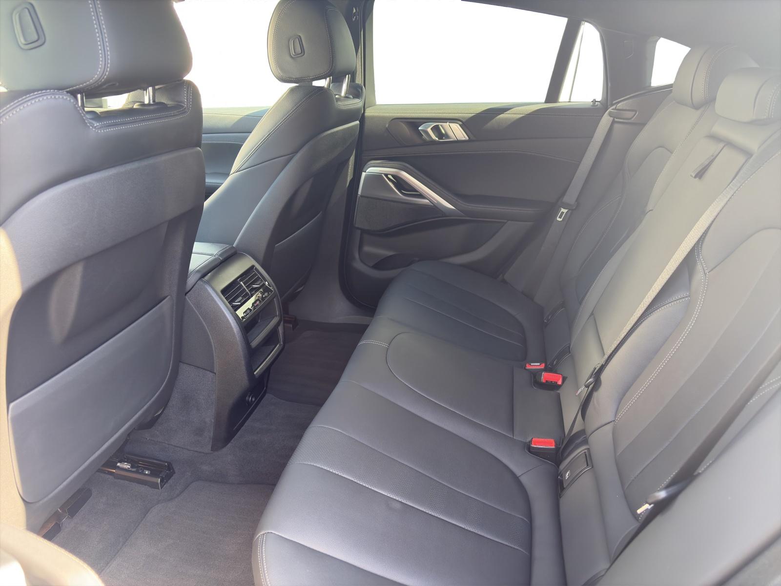 BMW X6 40i xDrive-image-13