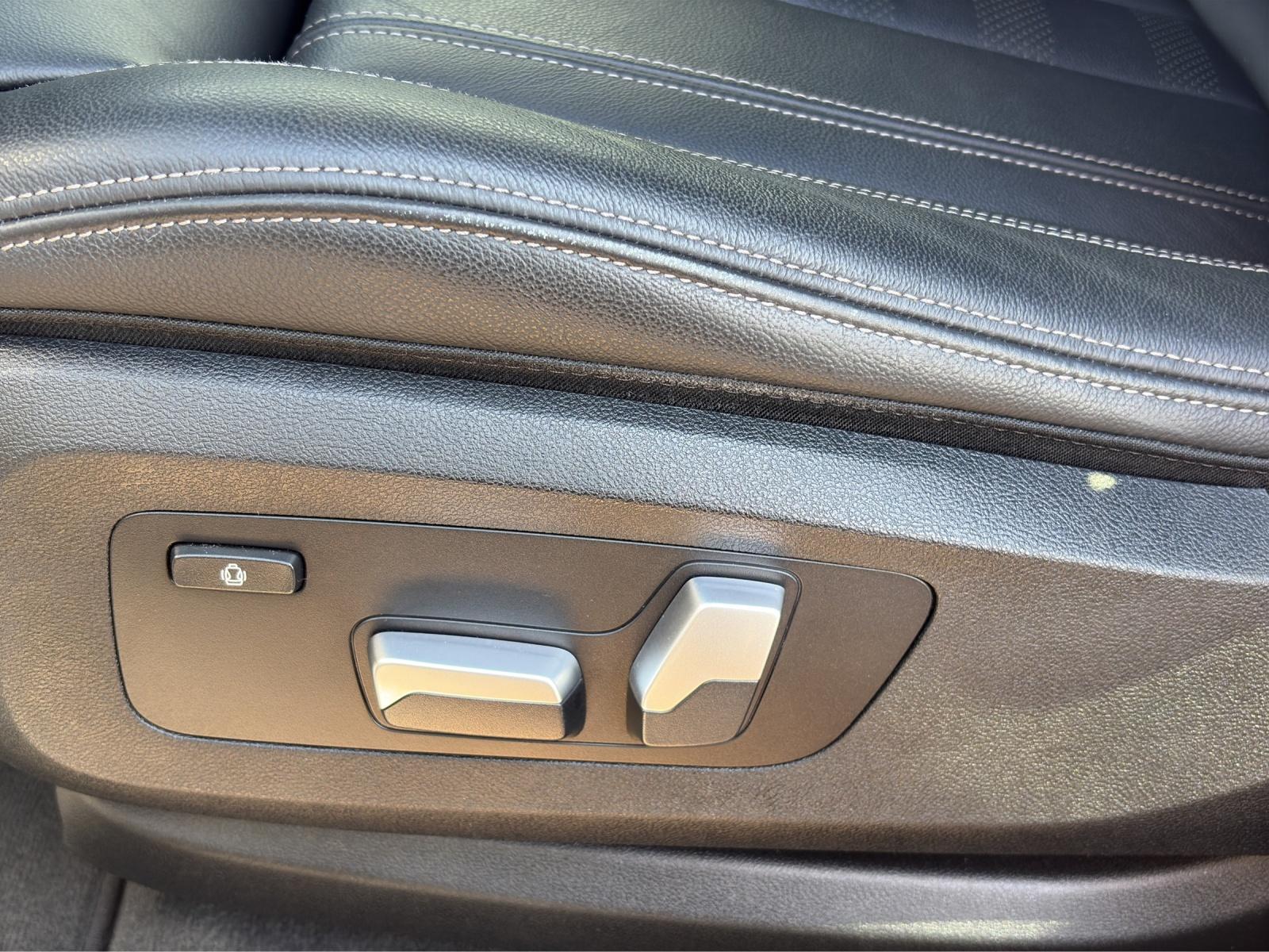 BMW X6 40i xDrive-image-17
