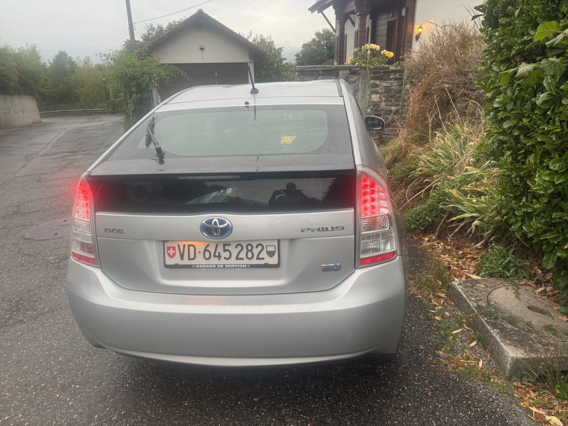 TOYOTA Prius 1.8 16V HSD Sol Premium-image-2