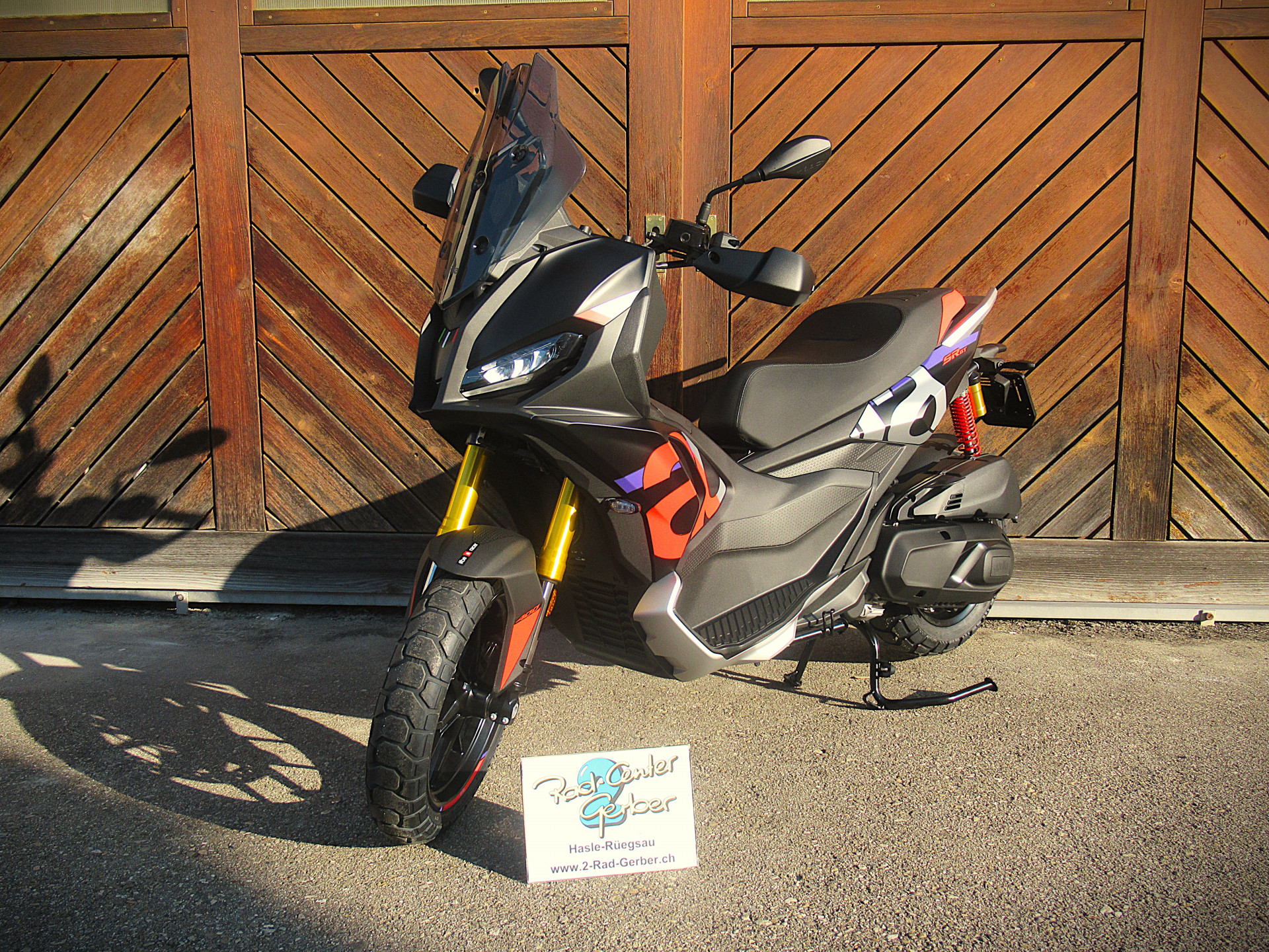 APRILIA SR GT 400 Replica-showroom-element-1