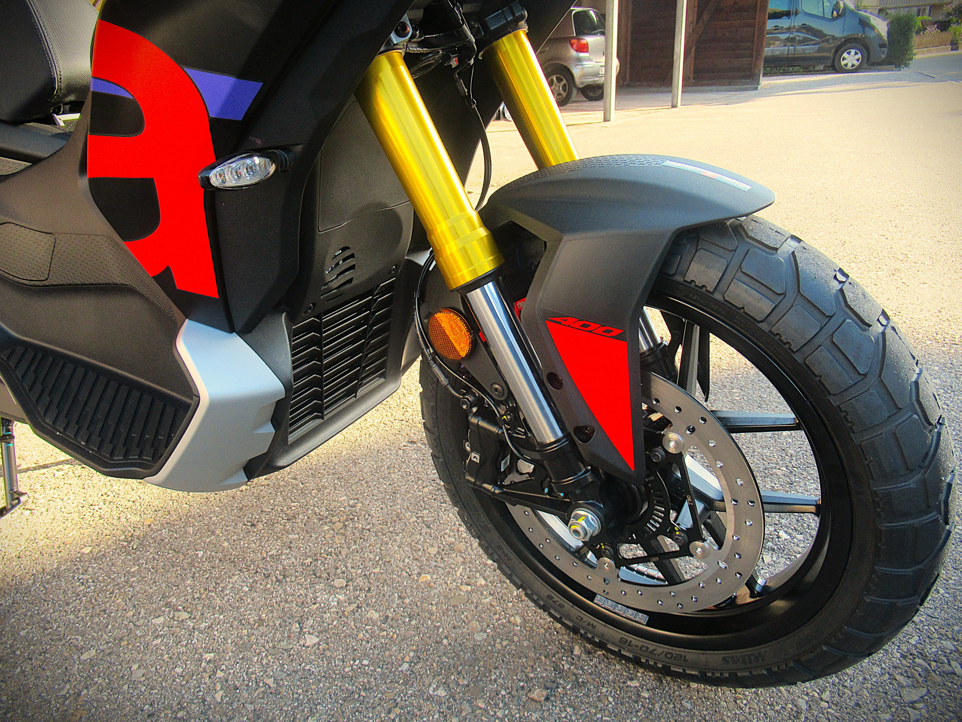 APRILIA SR GT 400 Replica-showroom-element-2