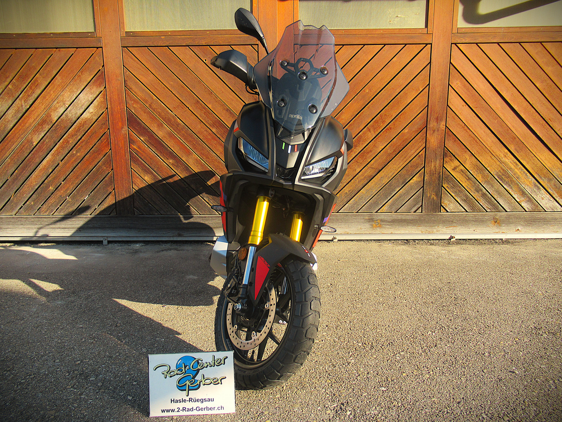 APRILIA SR GT 400 Replica-showroom-element-3