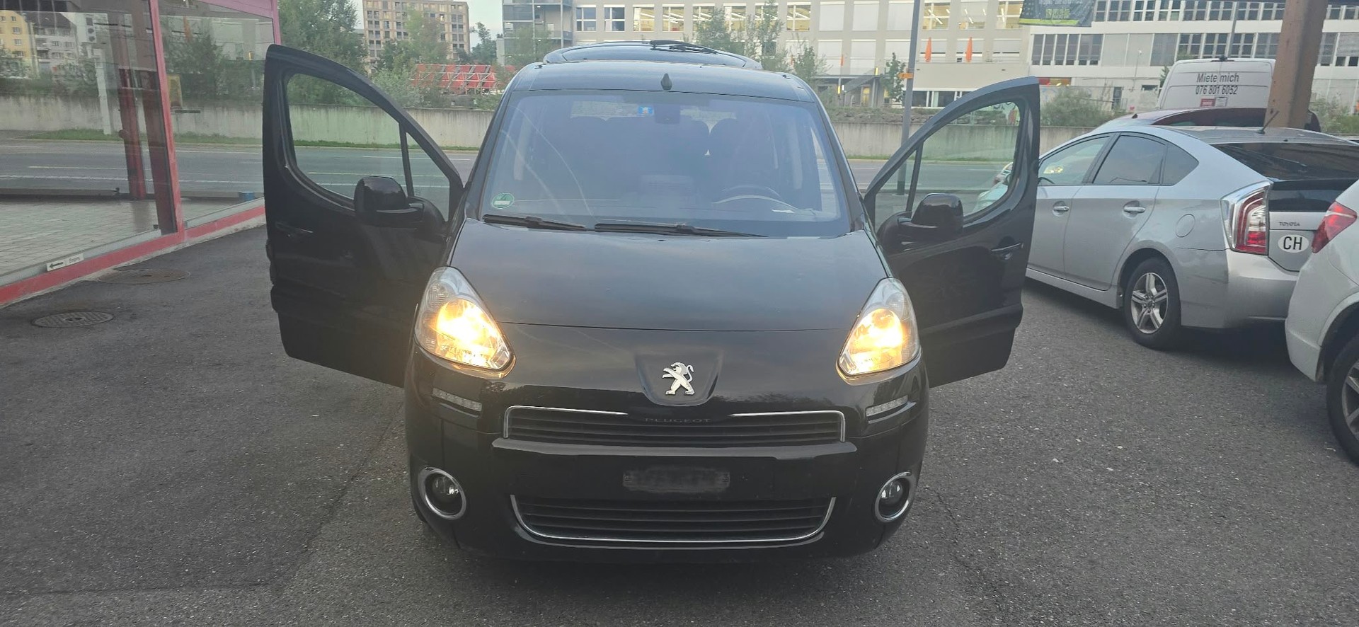 PEUGEOT Partner 1.6 HDI Allure-image-6