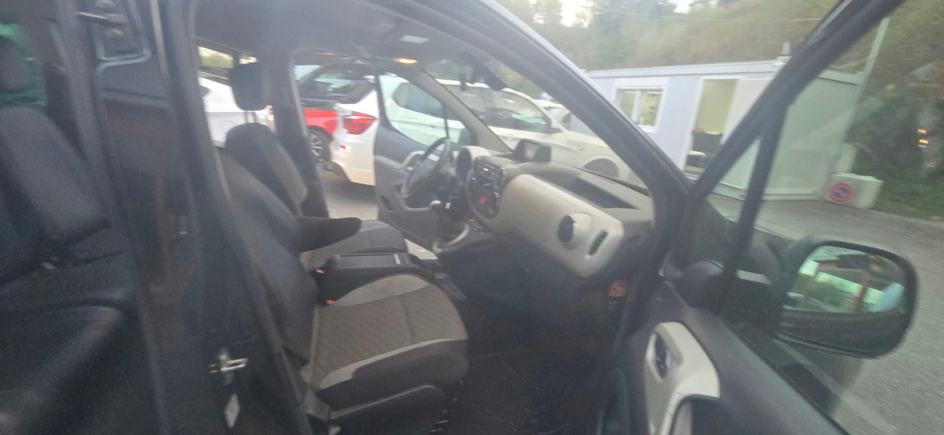 PEUGEOT Partner 1.6 HDI Allure-image-8