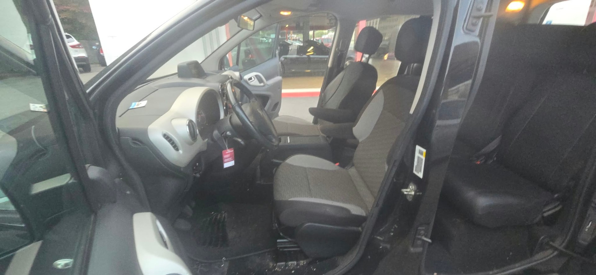 PEUGEOT Partner 1.6 HDI Allure-image-7