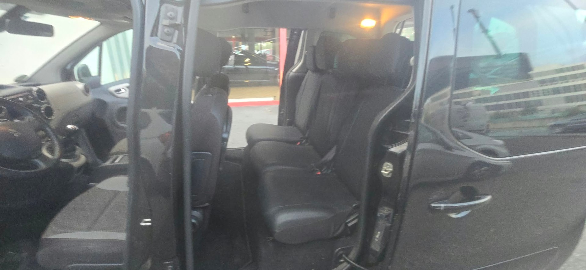 PEUGEOT Partner 1.6 HDI Allure-image-10