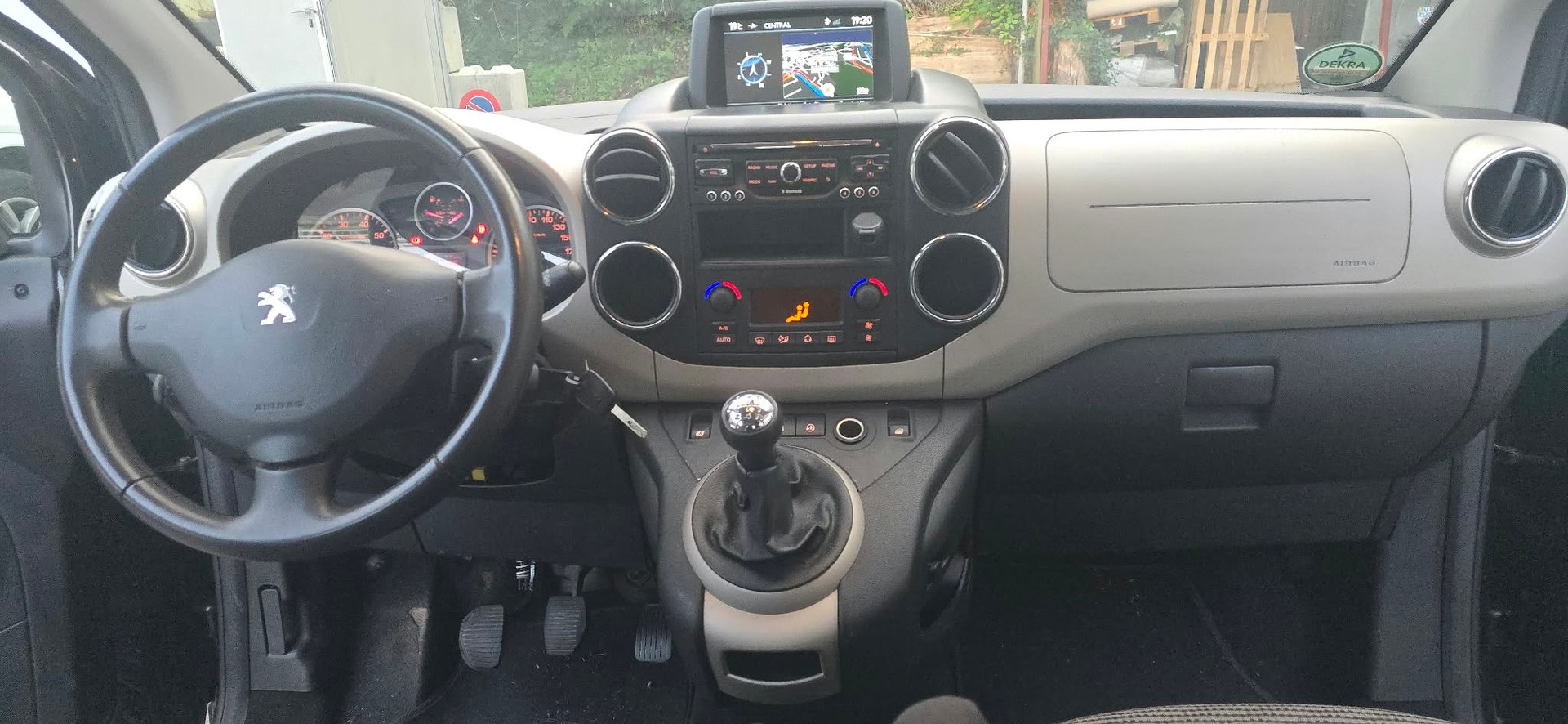PEUGEOT Partner 1.6 HDI Allure-image-12