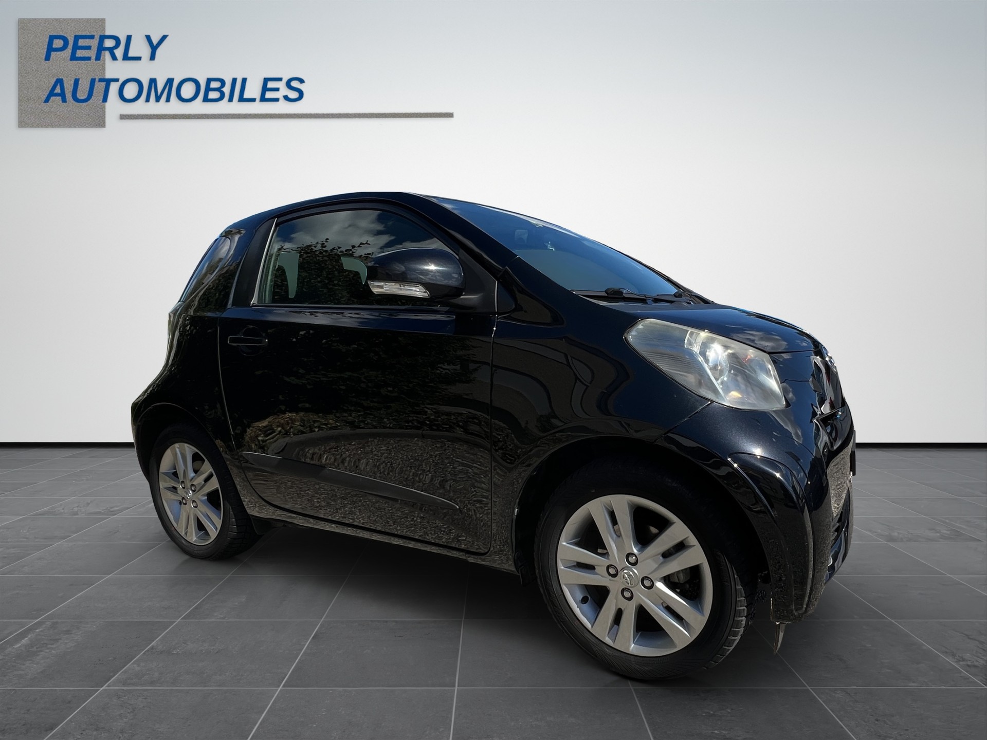 TOYOTA iQ 1.33 VVT-i Linea Sol Prem. MiD-image-7