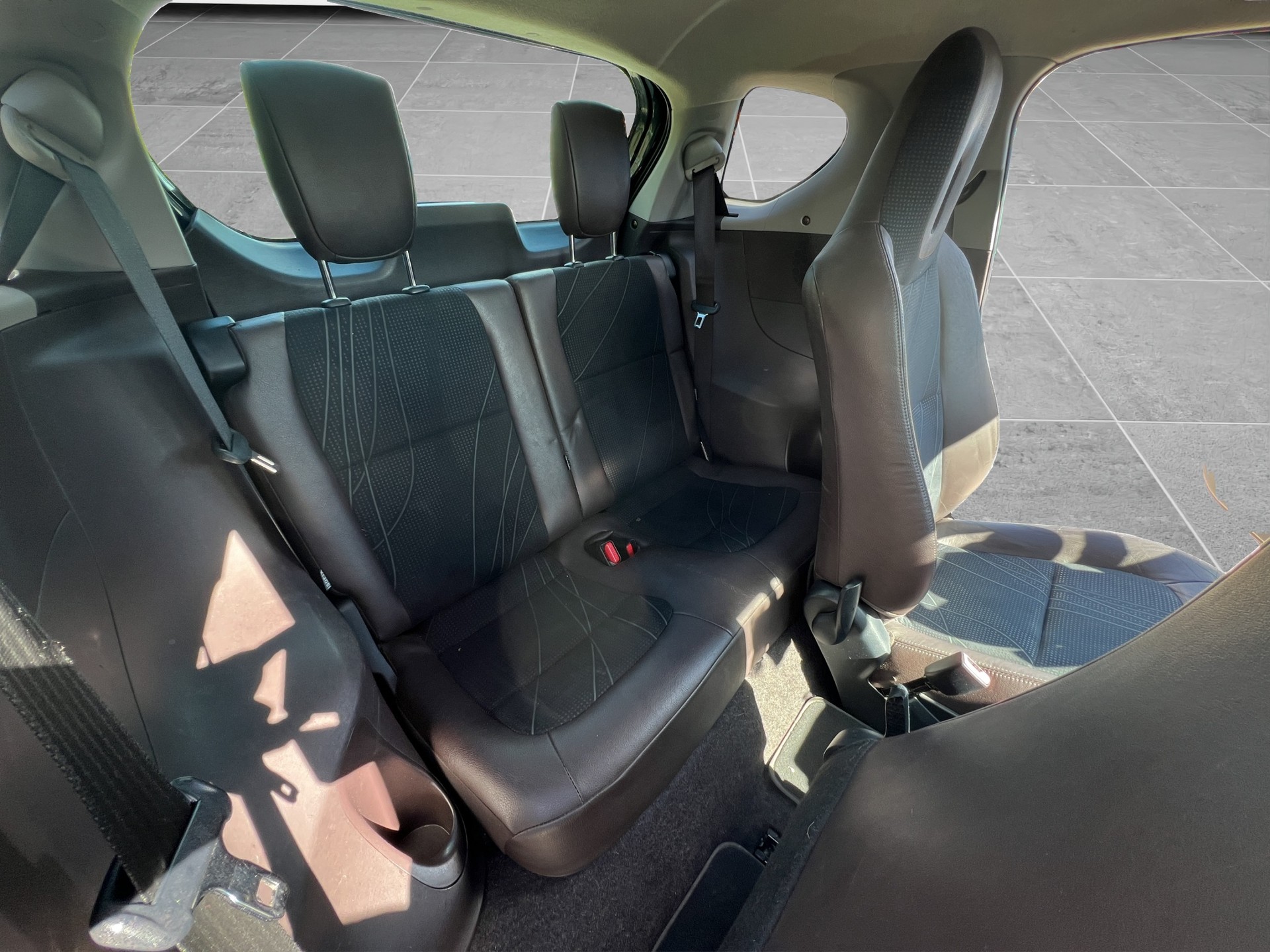 TOYOTA iQ 1.33 VVT-i Linea Sol Prem. MiD-image-14