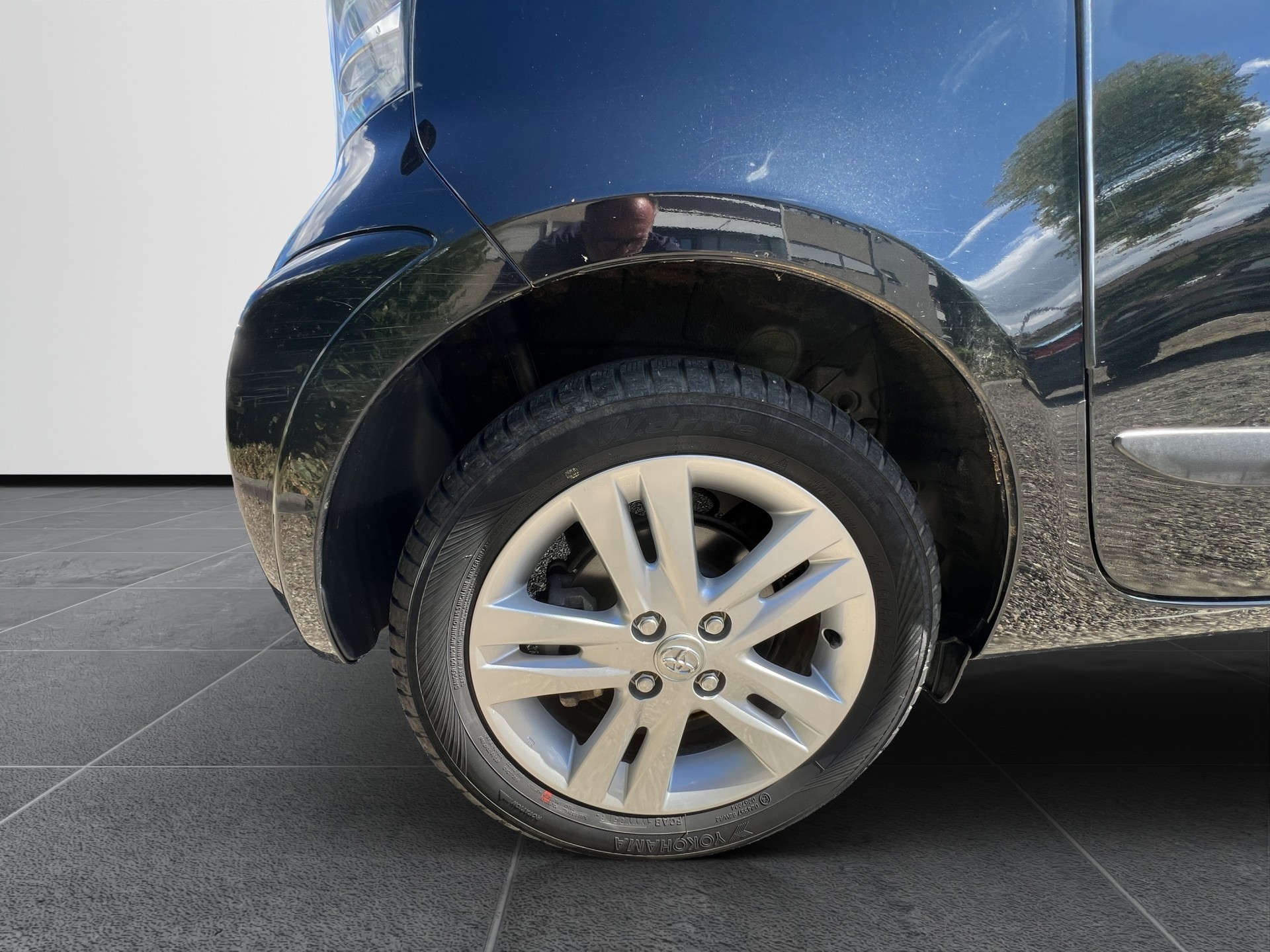 TOYOTA iQ 1.33 VVT-i Linea Sol Prem. MiD-image-16