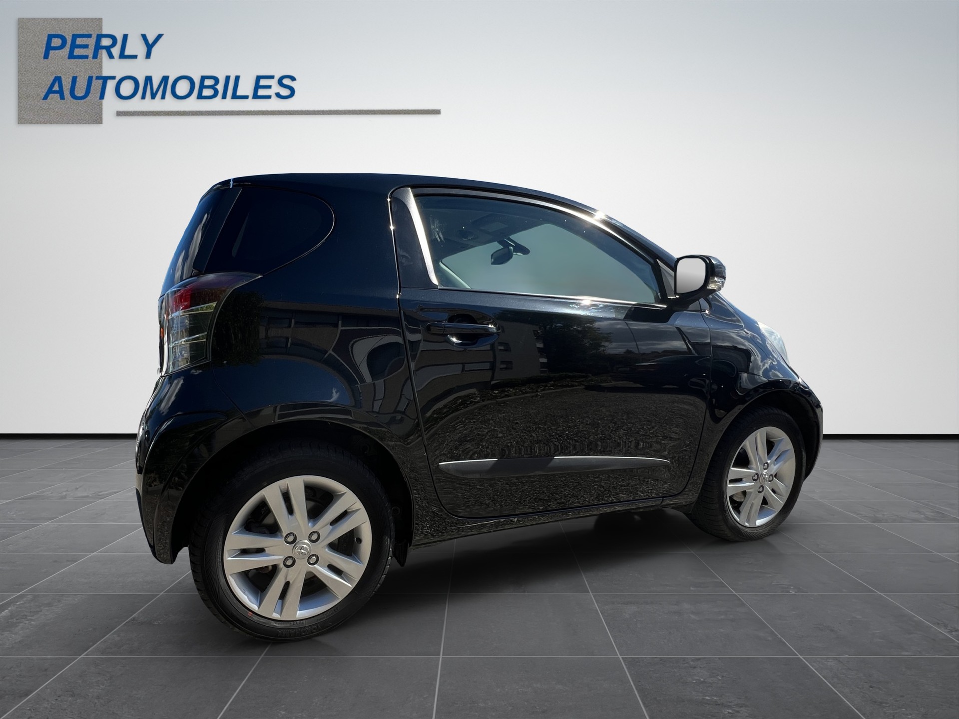 TOYOTA iQ 1.33 VVT-i Linea Sol Prem. MiD-image-5