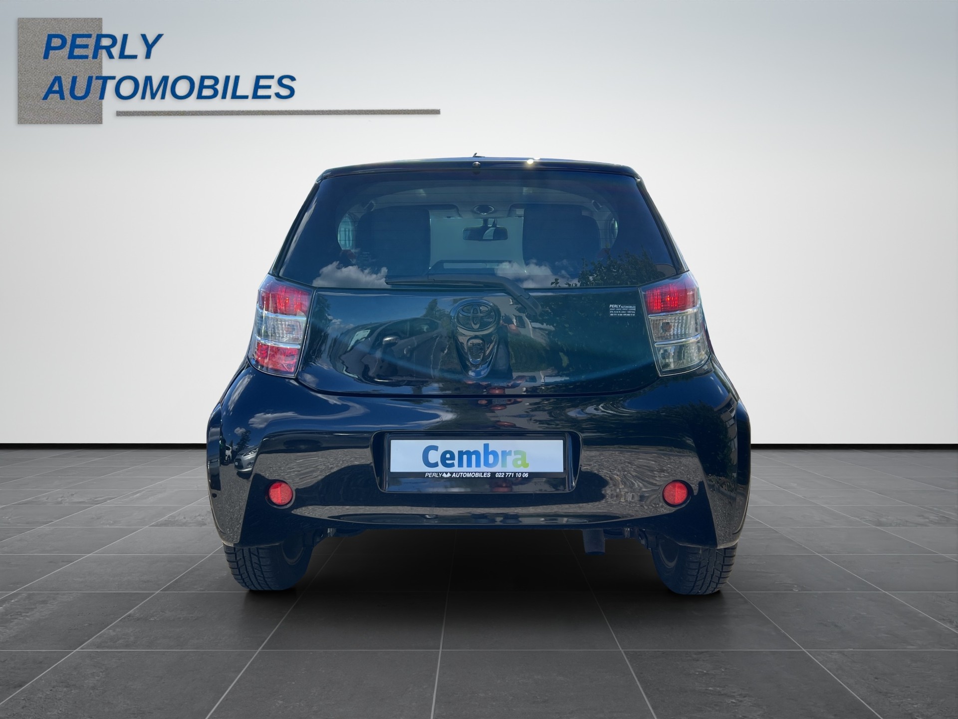 TOYOTA iQ 1.33 VVT-i Linea Sol Prem. MiD-image-4