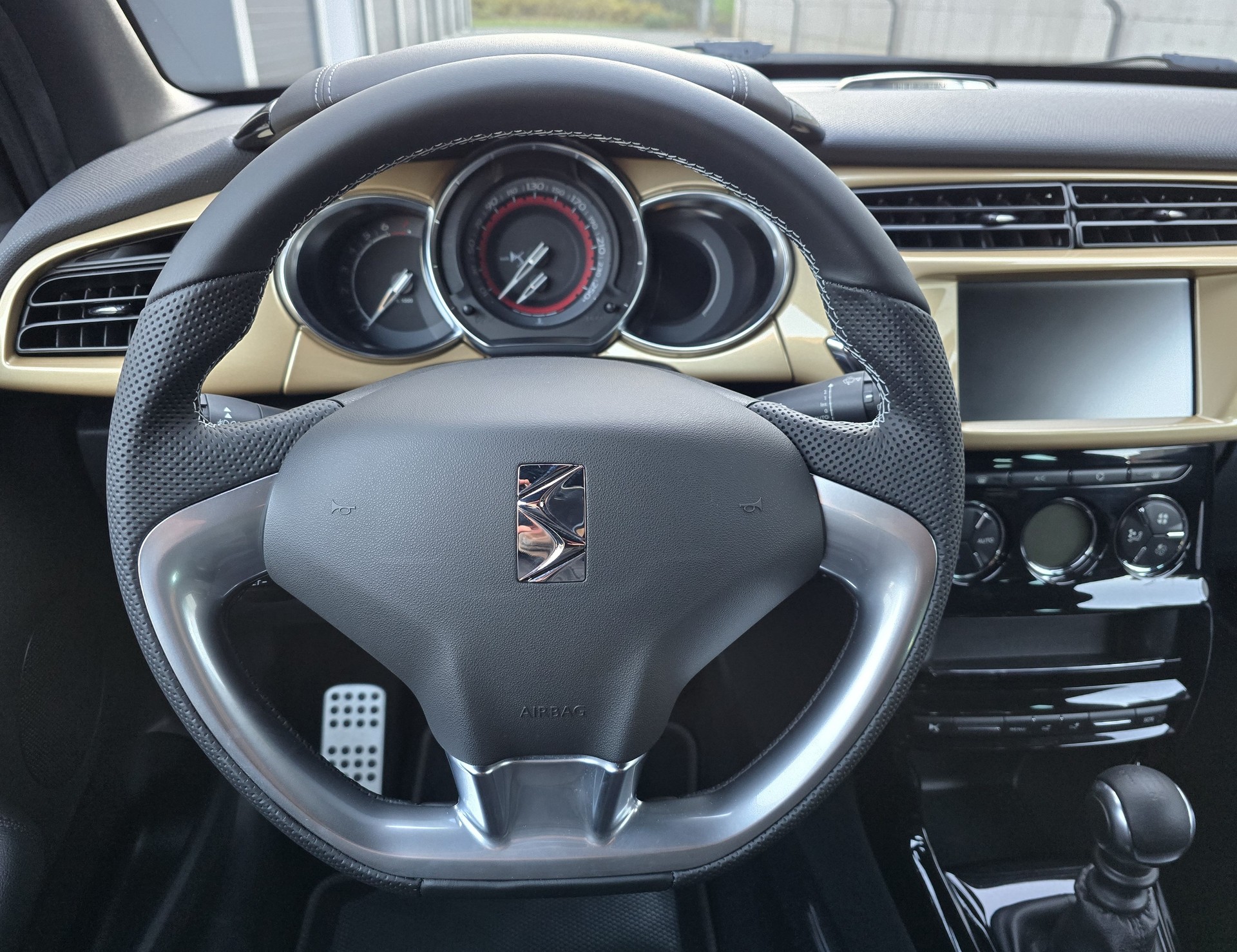 DS AUTOMOBILES DS3 1.6 THP Performance Black Special-image-10