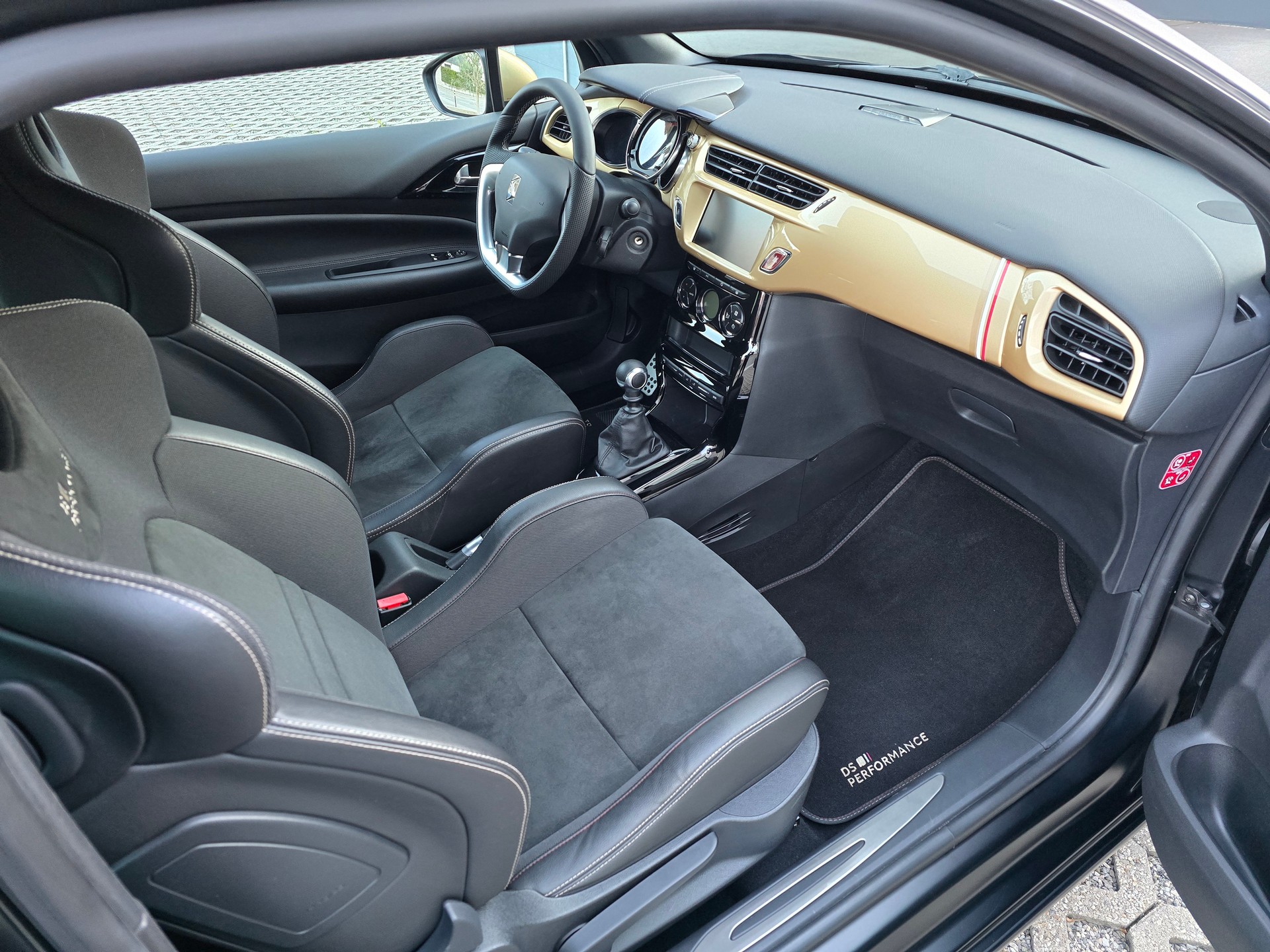 DS AUTOMOBILES DS3 1.6 THP Performance Black Special-image-11