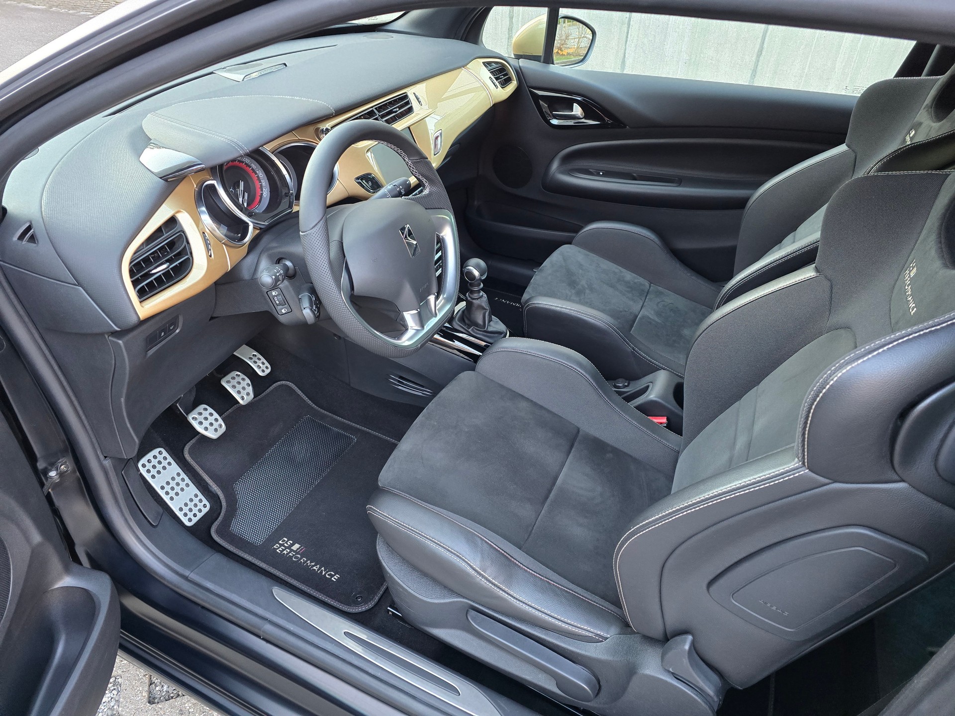DS AUTOMOBILES DS3 1.6 THP Performance Black Special-image-7