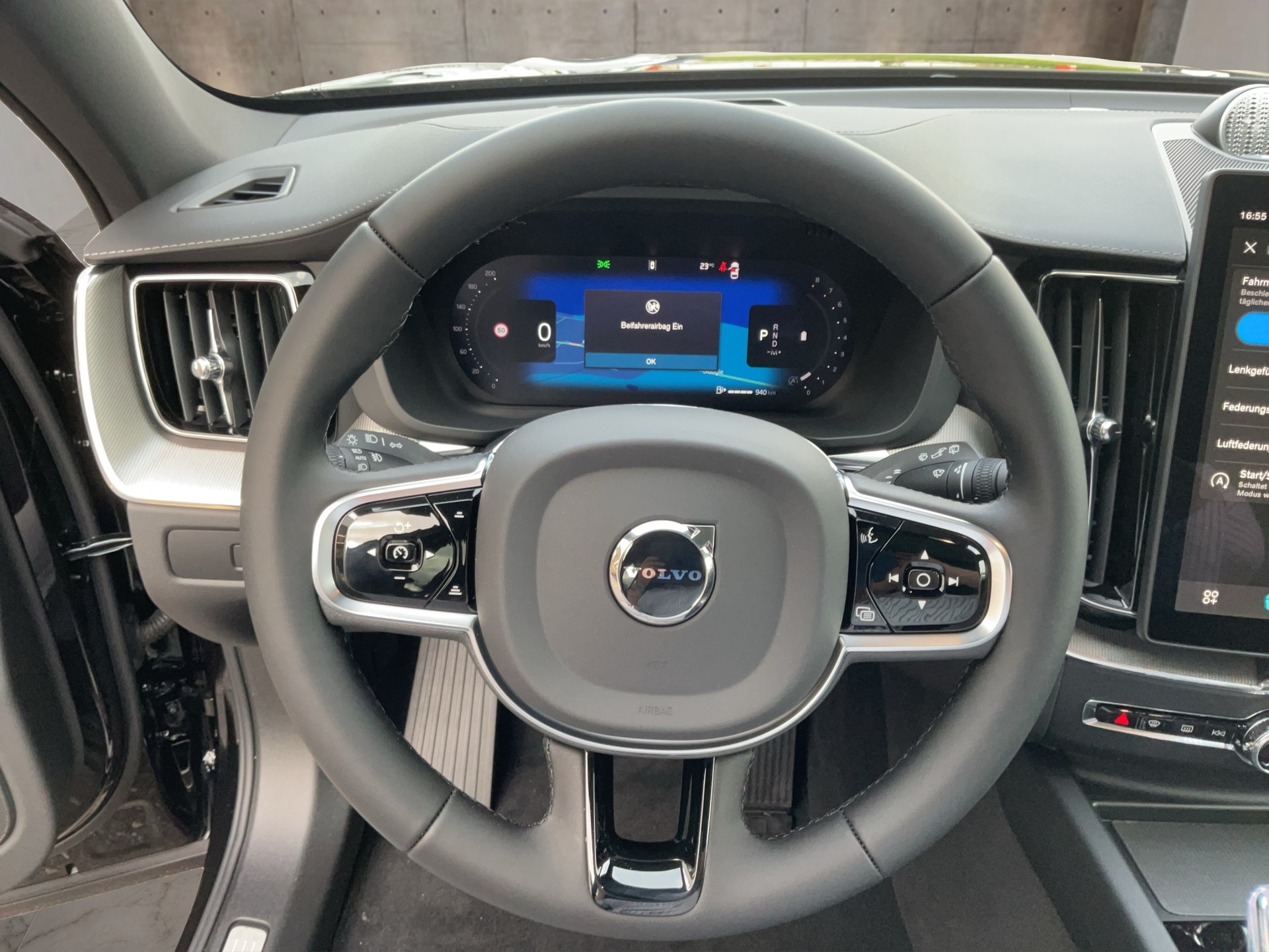 VOLVO XC60 2.0 B5 MH Black Edition AWD-image-14
