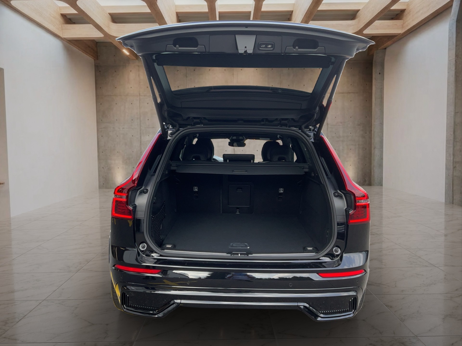 VOLVO XC60 2.0 B5 MH Black Edition AWD-image-12