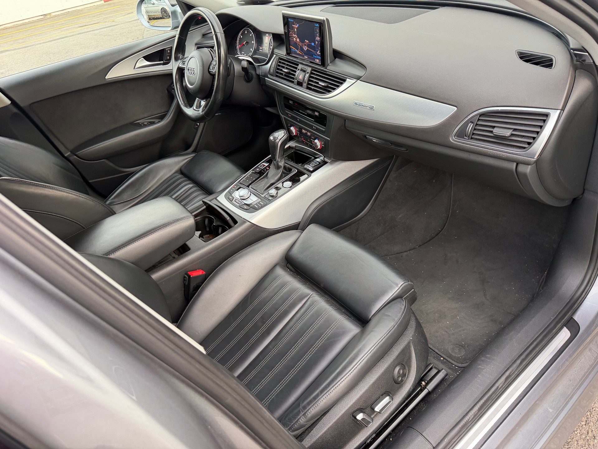 AUDI A6 Avant 2.0 TDI quattro S-tronic S line-image-10