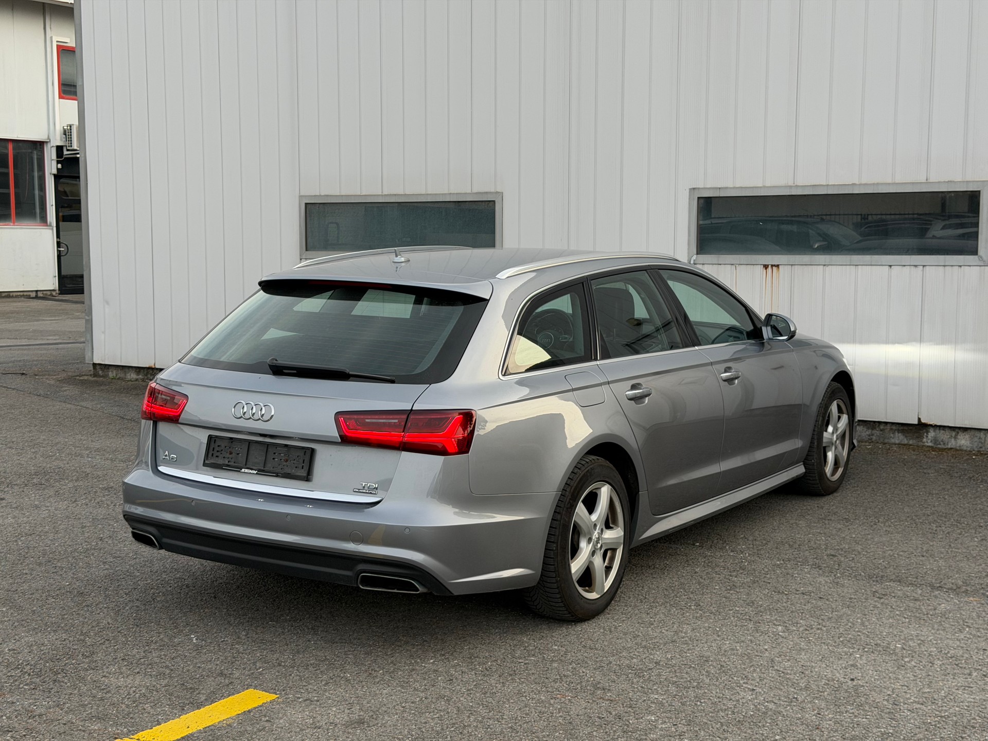 AUDI A6 Avant 2.0 TDI quattro S-tronic S line-image-4