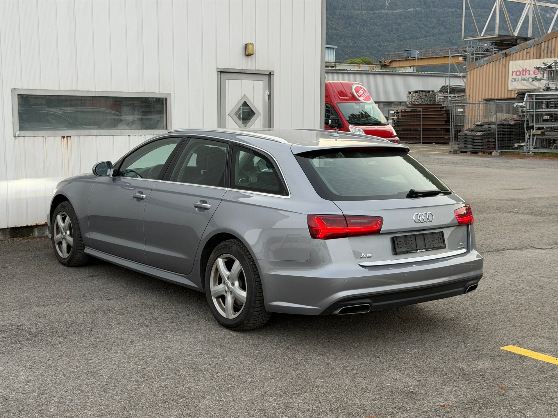 AUDI A6 Avant 2.0 TDI quattro S-tronic S line-image-5