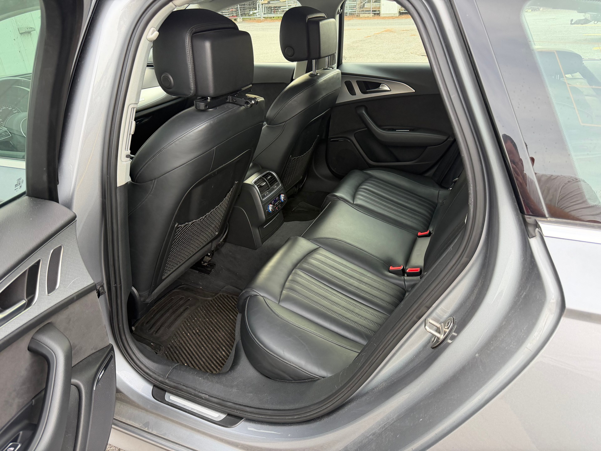 AUDI A6 Avant 2.0 TDI quattro S-tronic S line-image-6