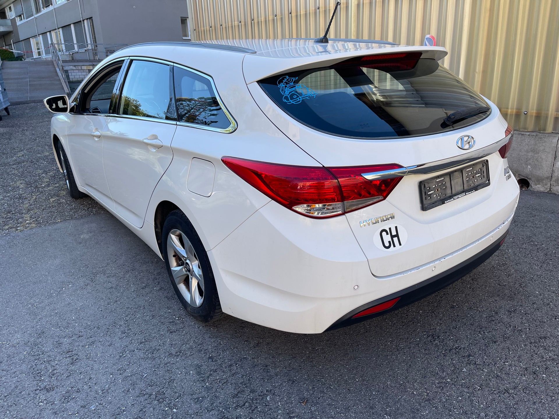 HYUNDAI i40 Wagon 2.0 GDi Style-image-4