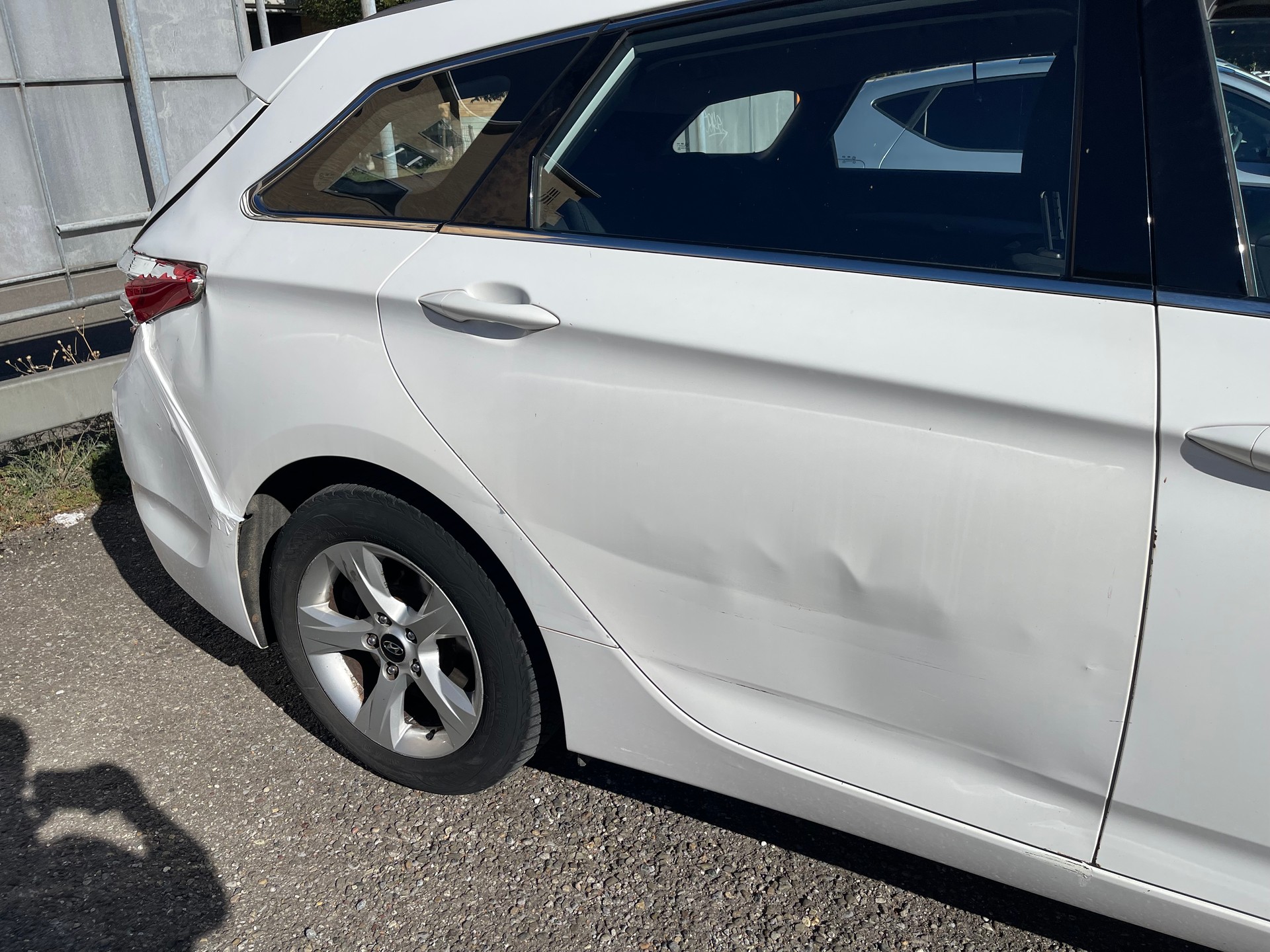 HYUNDAI i40 Wagon 2.0 GDi Style-image-8