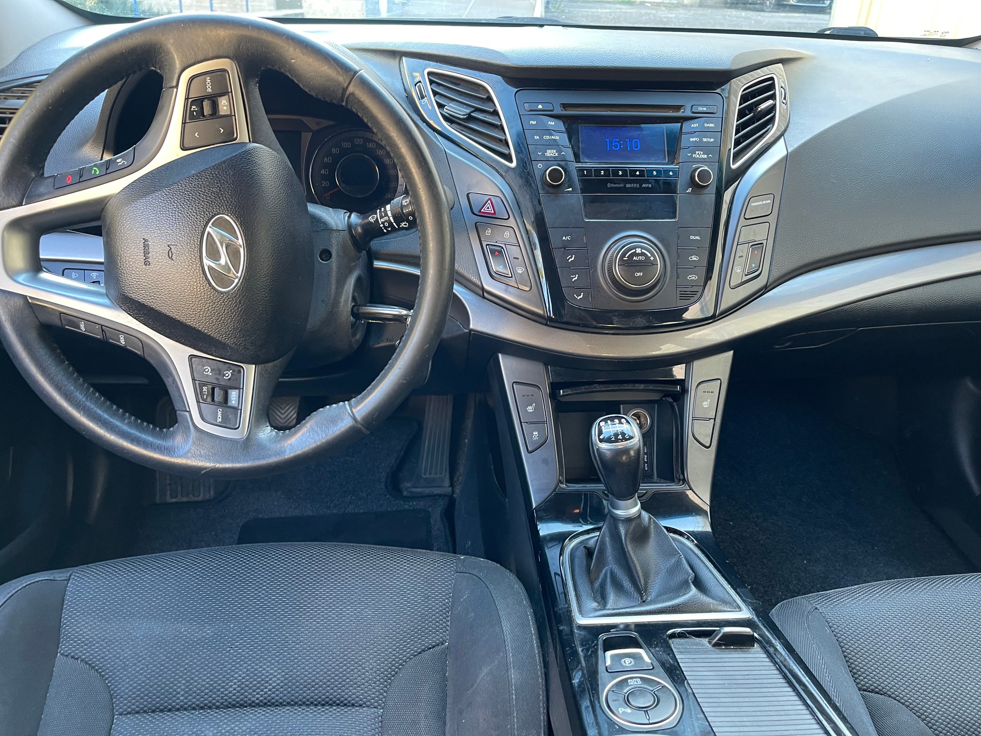 HYUNDAI i40 Wagon 2.0 GDi Style-image-6