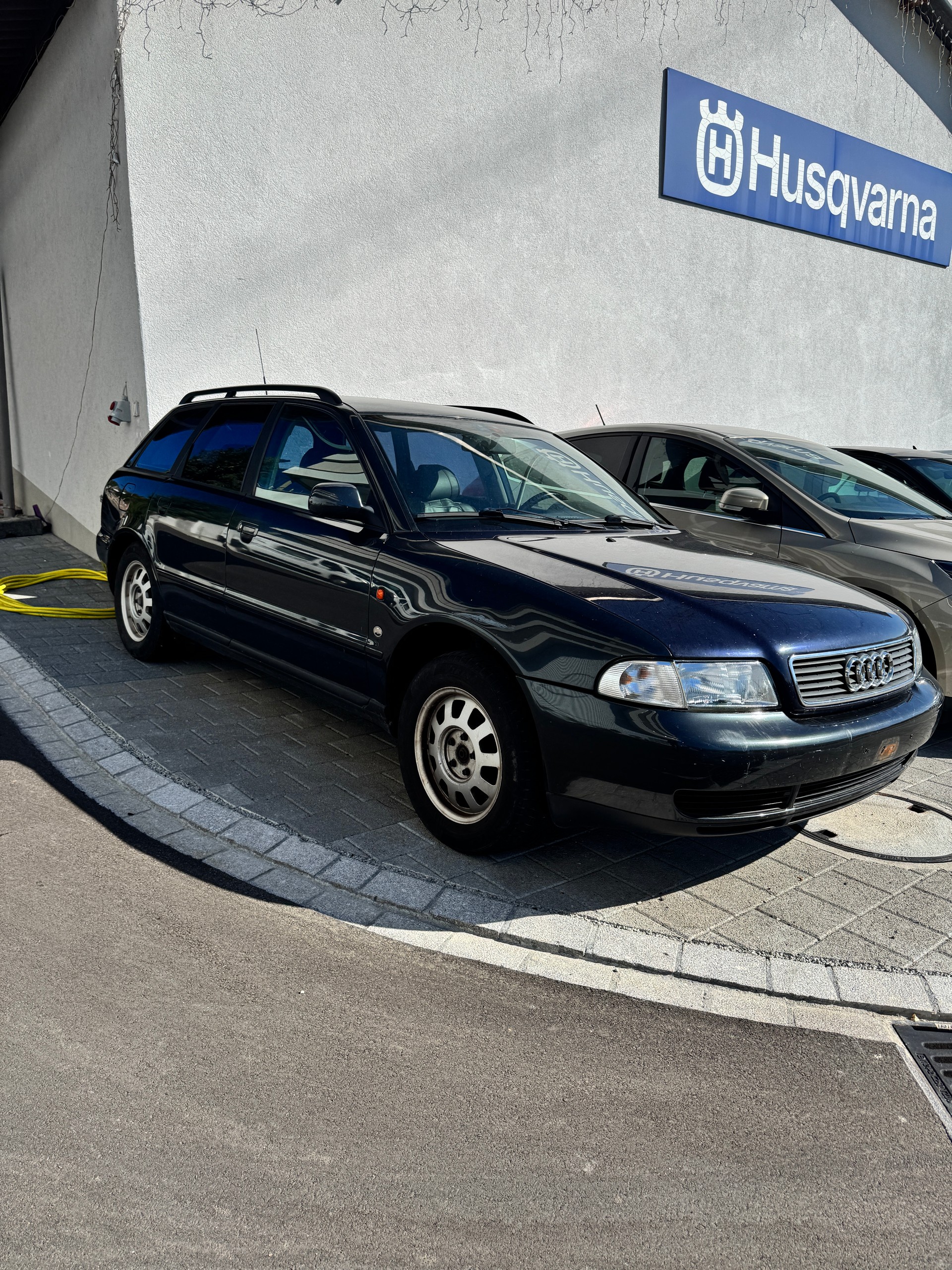 AUDI A4 Avant 1.8 T-image-1