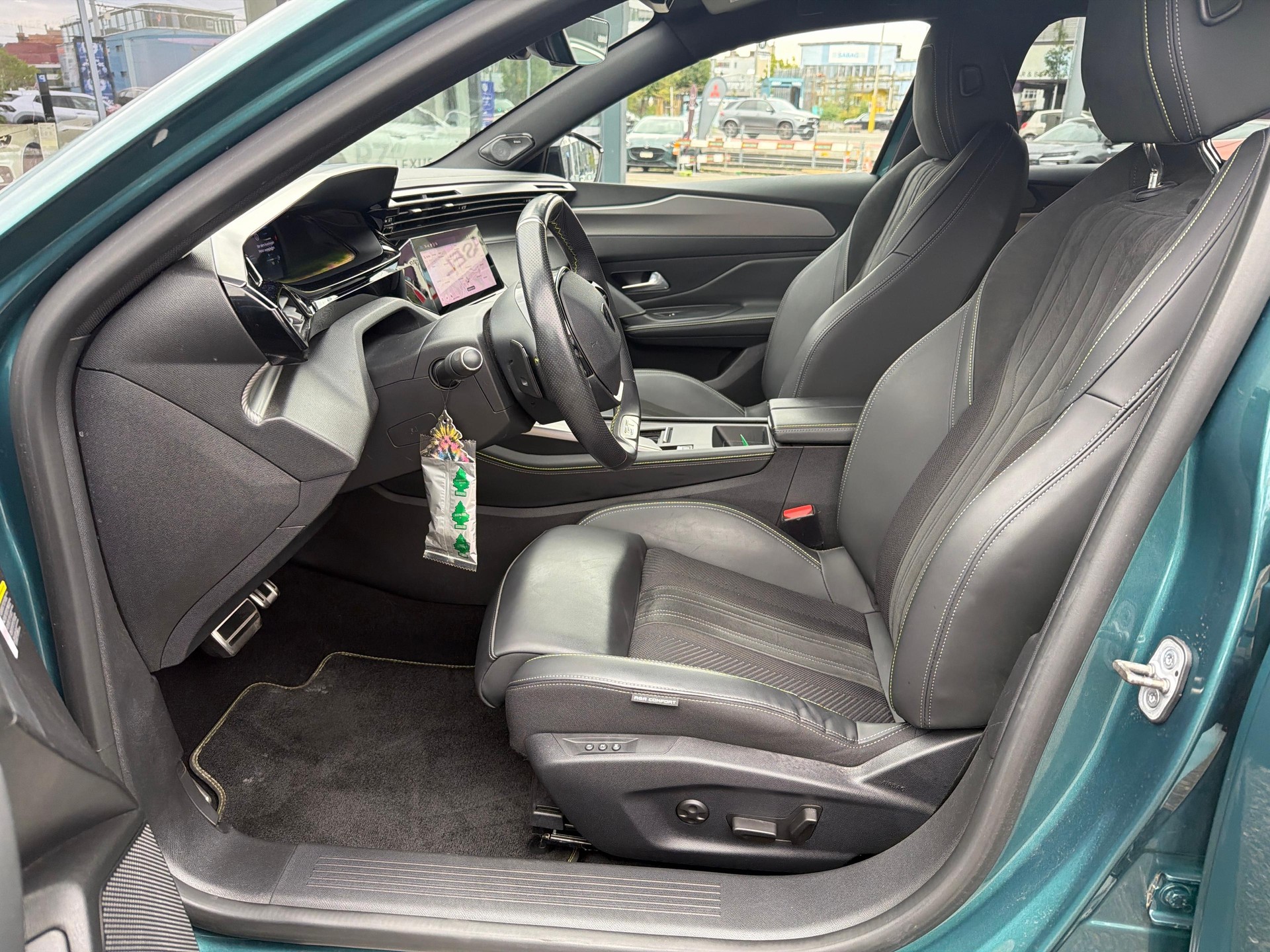 PEUGEOT 308 SW 1.6 PHEV 180 GT Pack-image-13