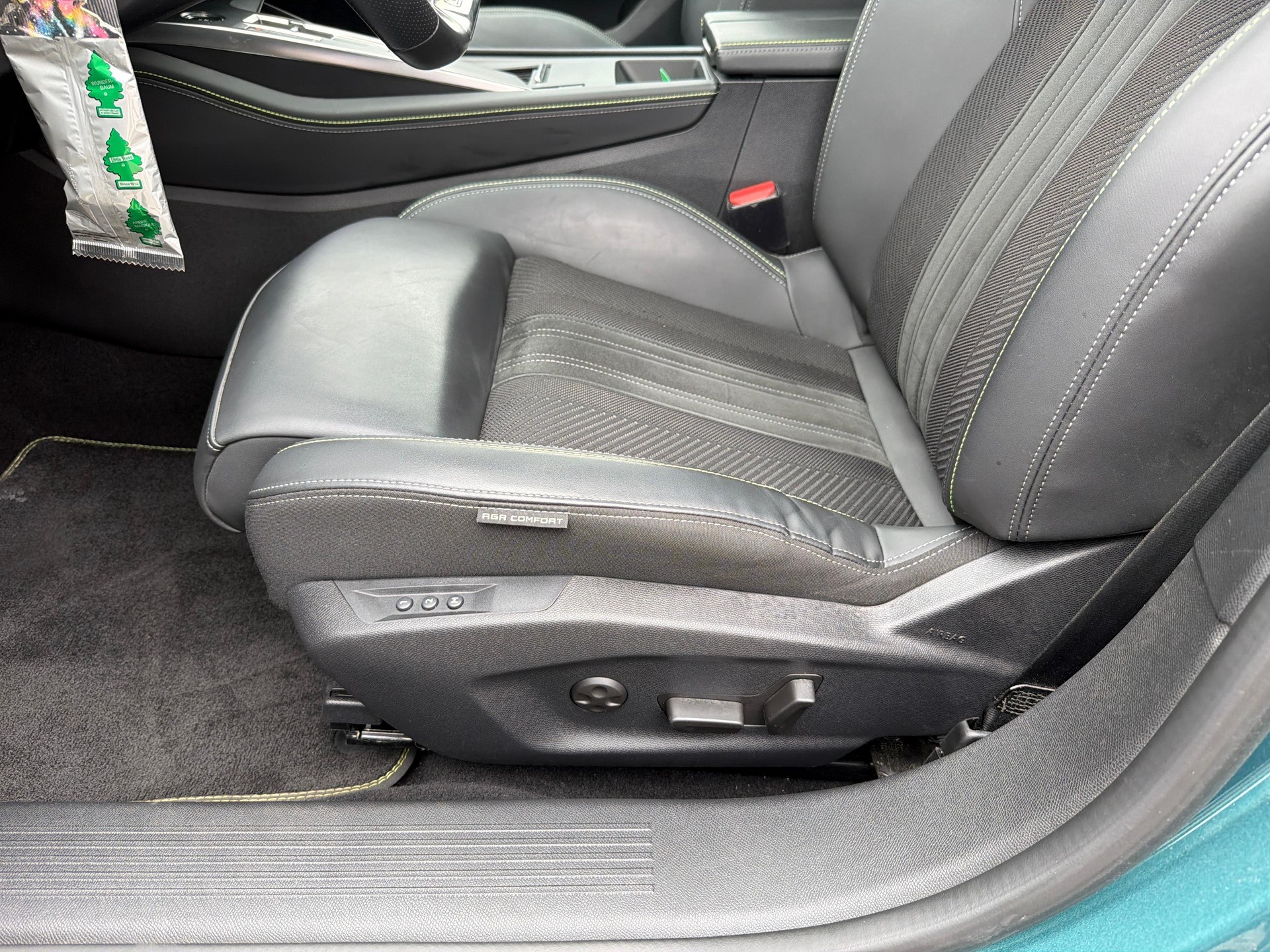 PEUGEOT 308 SW 1.6 PHEV 180 GT Pack-image-17
