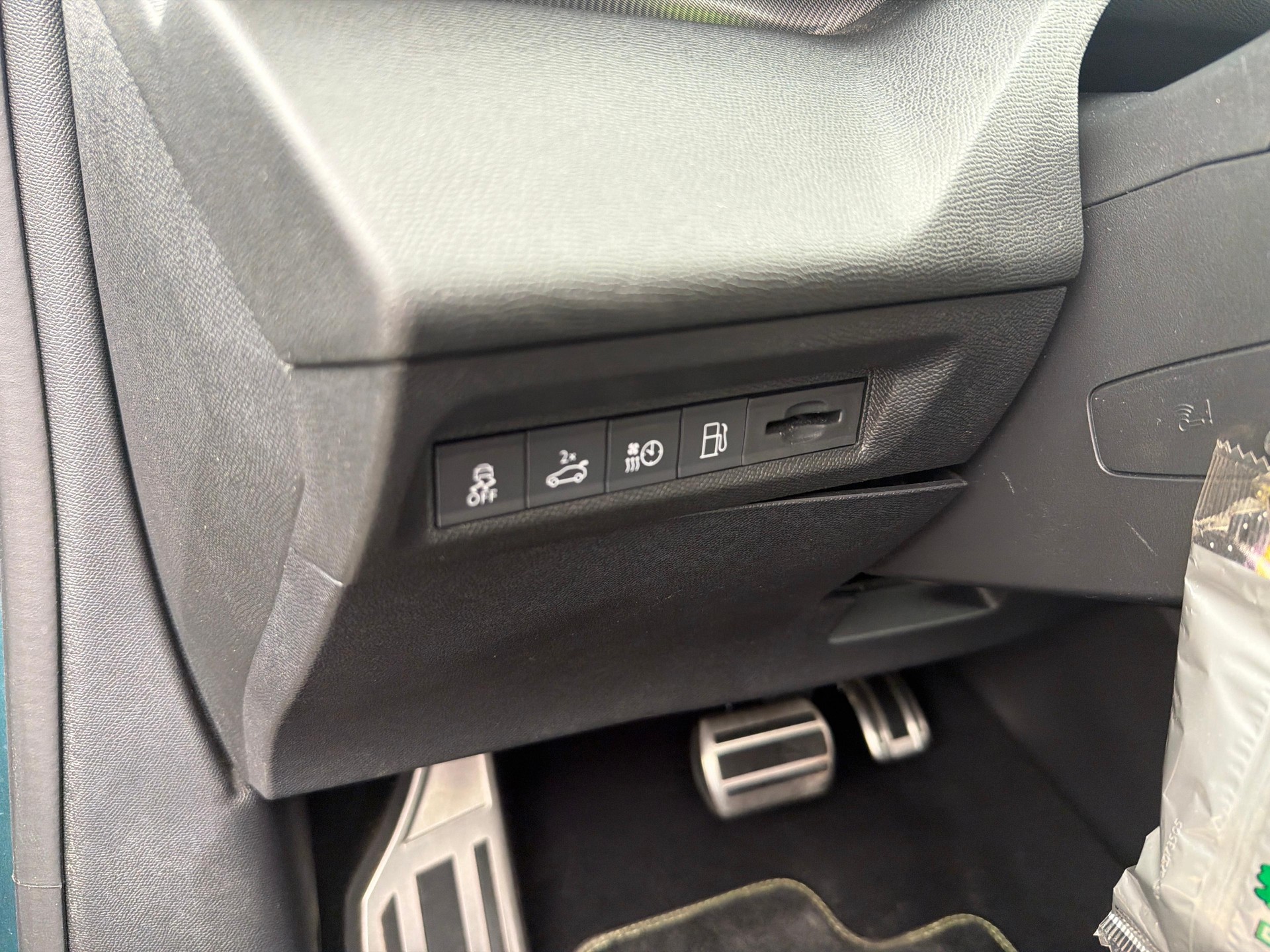 PEUGEOT 308 SW 1.6 PHEV 180 GT Pack-image-18