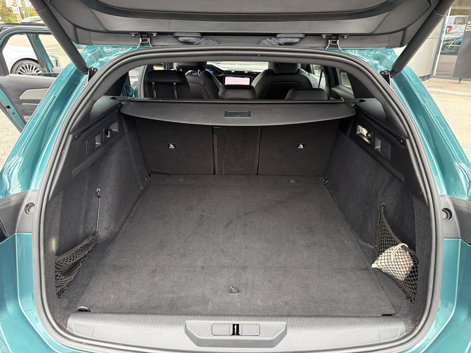 PEUGEOT 308 SW 1.6 PHEV 180 GT Pack-image-11