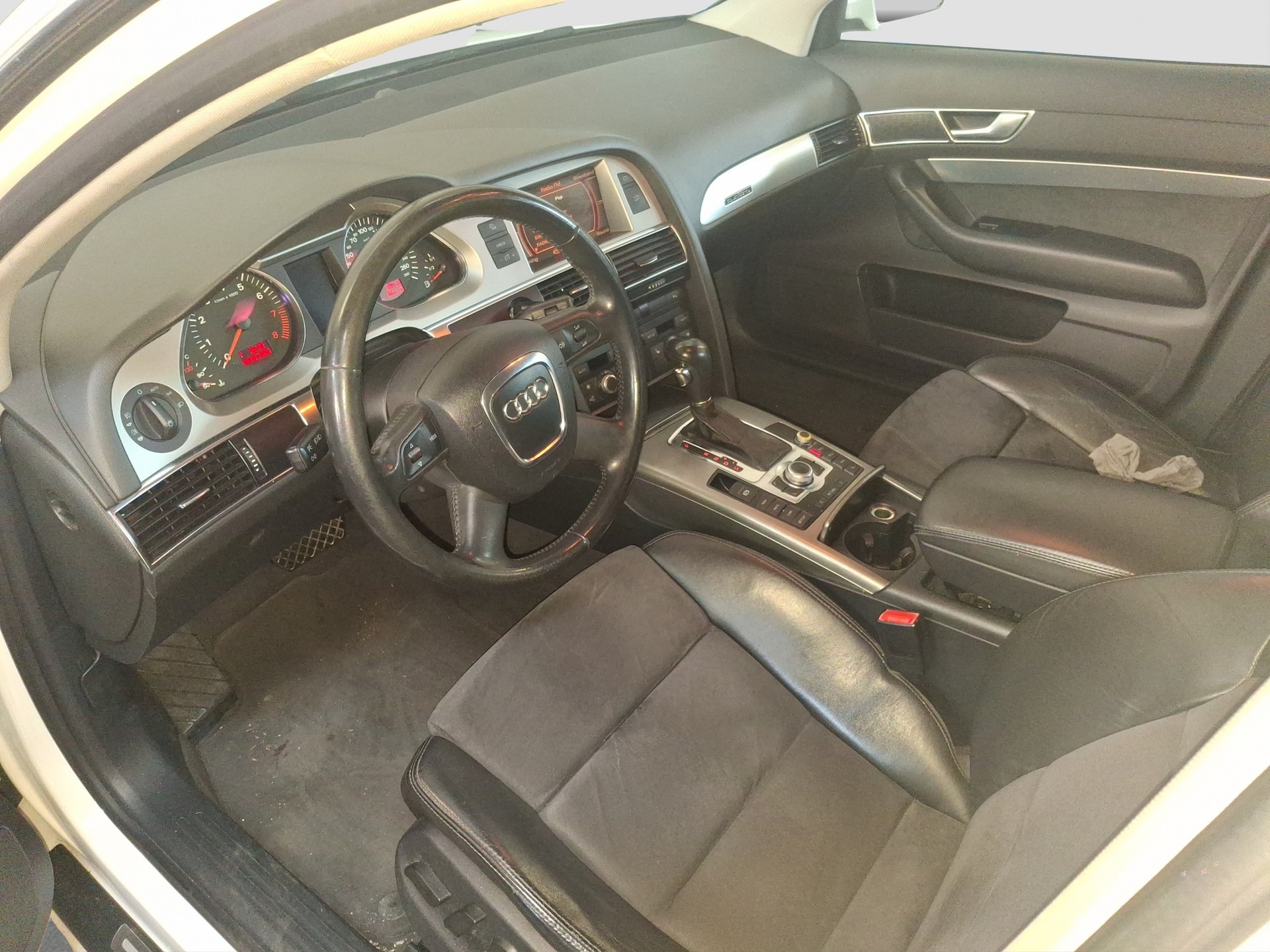 AUDI A6 Limousine 3.2 V6 FSI quattro-image-6