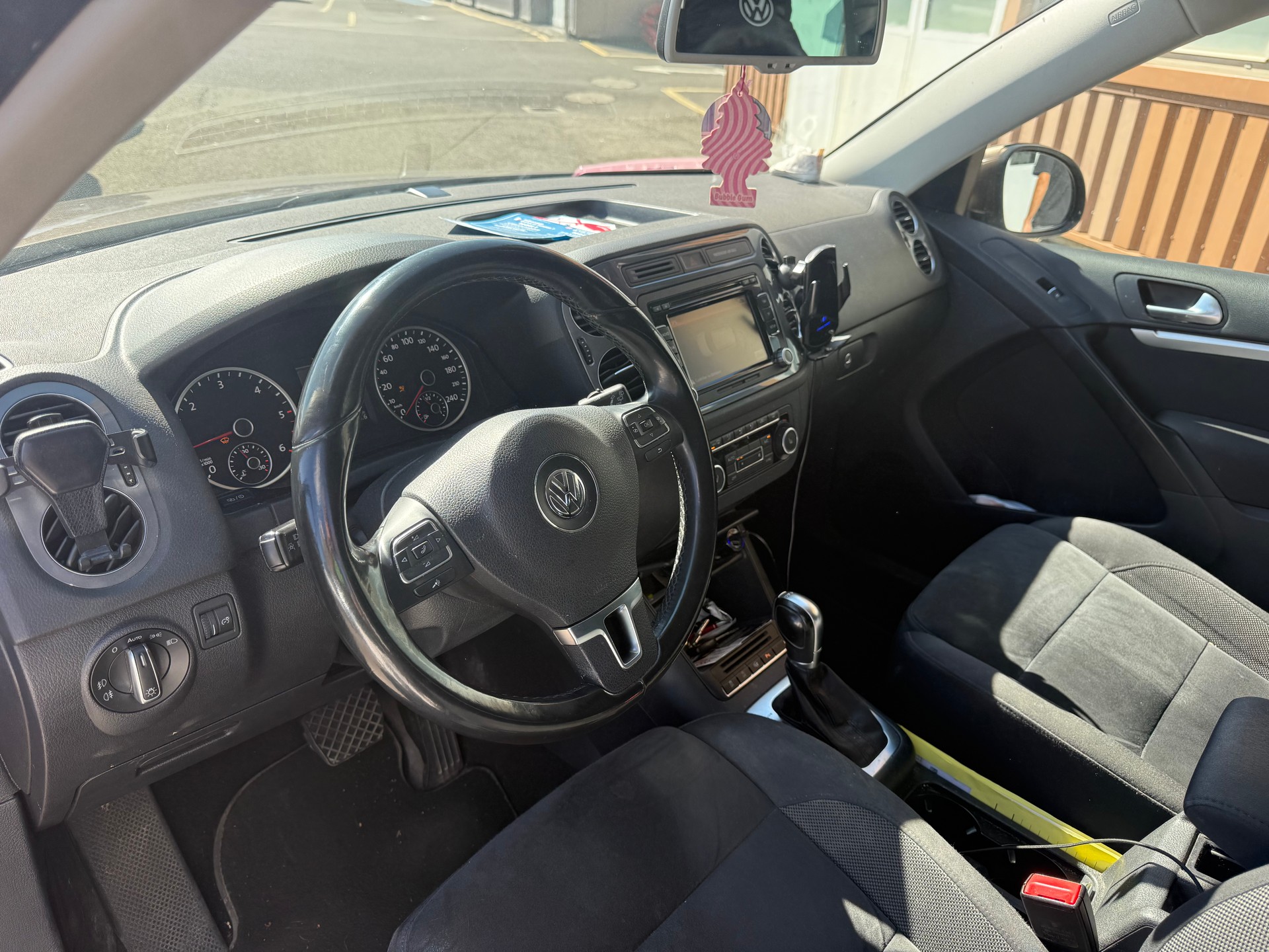 VW Tiguan 2.0 TDI BlueMotion Sport&Style 4Motion DSG-image-5