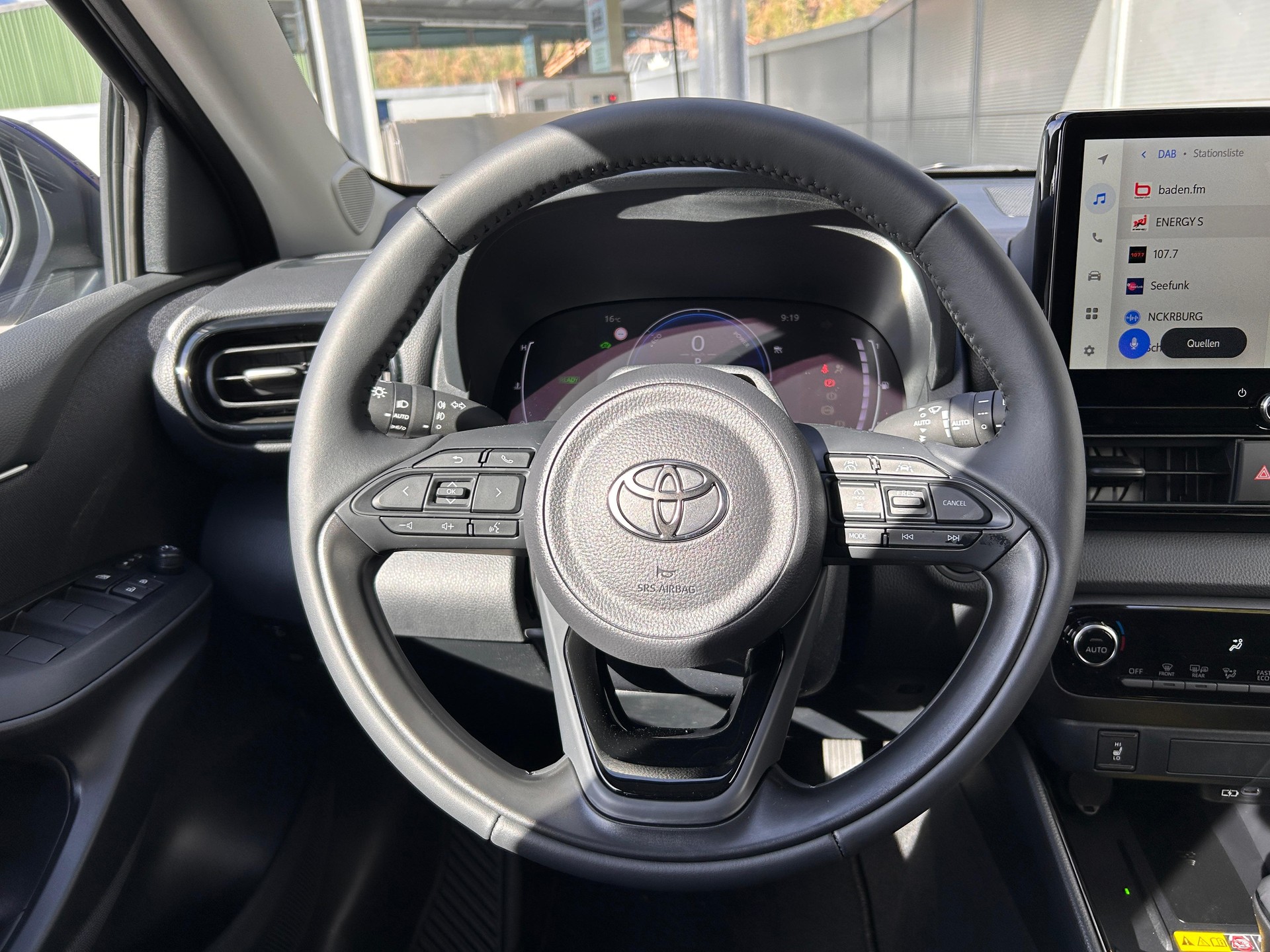 TOYOTA Yaris 1.5 VVT-i HSD Trend-image-8
