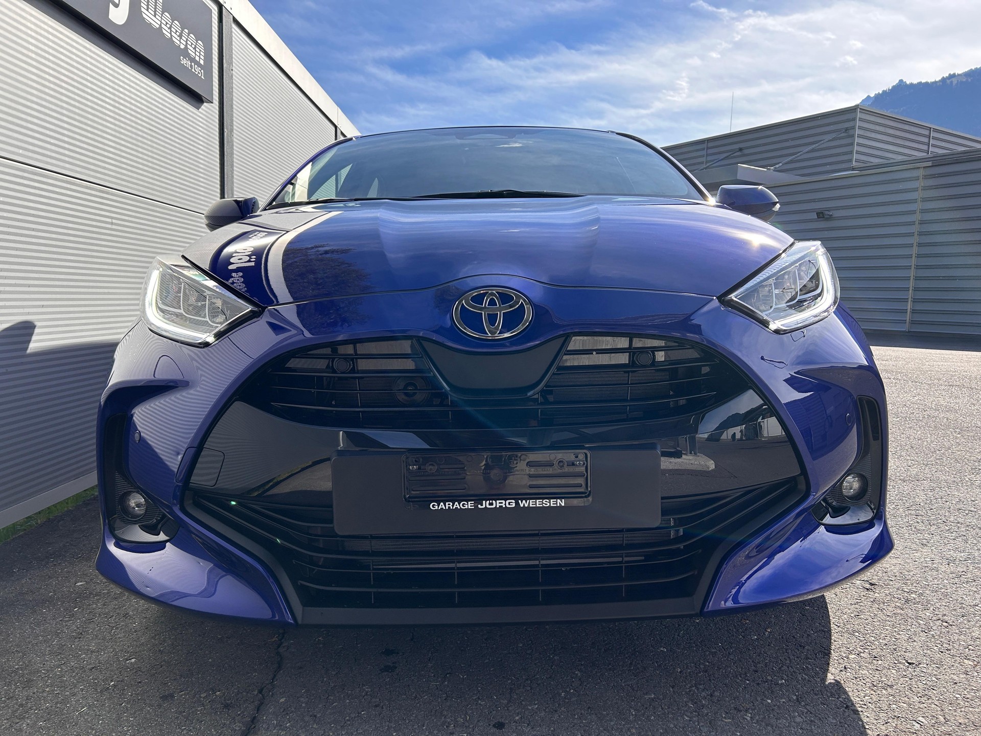 TOYOTA Yaris 1.5 VVT-i HSD Trend-image-1