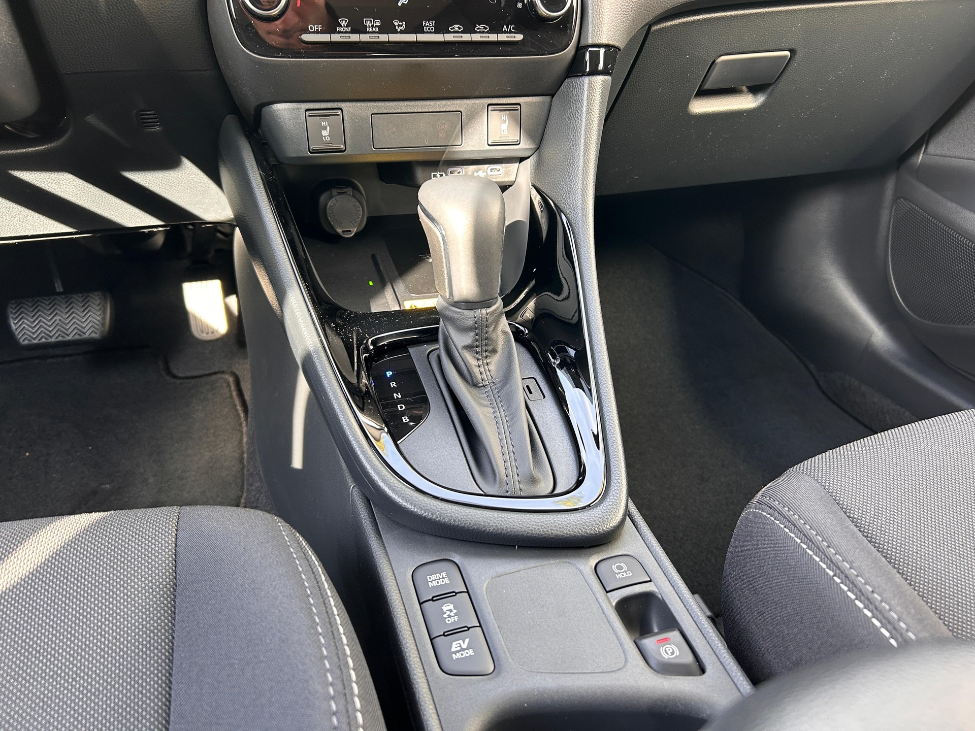 TOYOTA Yaris 1.5 VVT-i HSD Trend-image-9